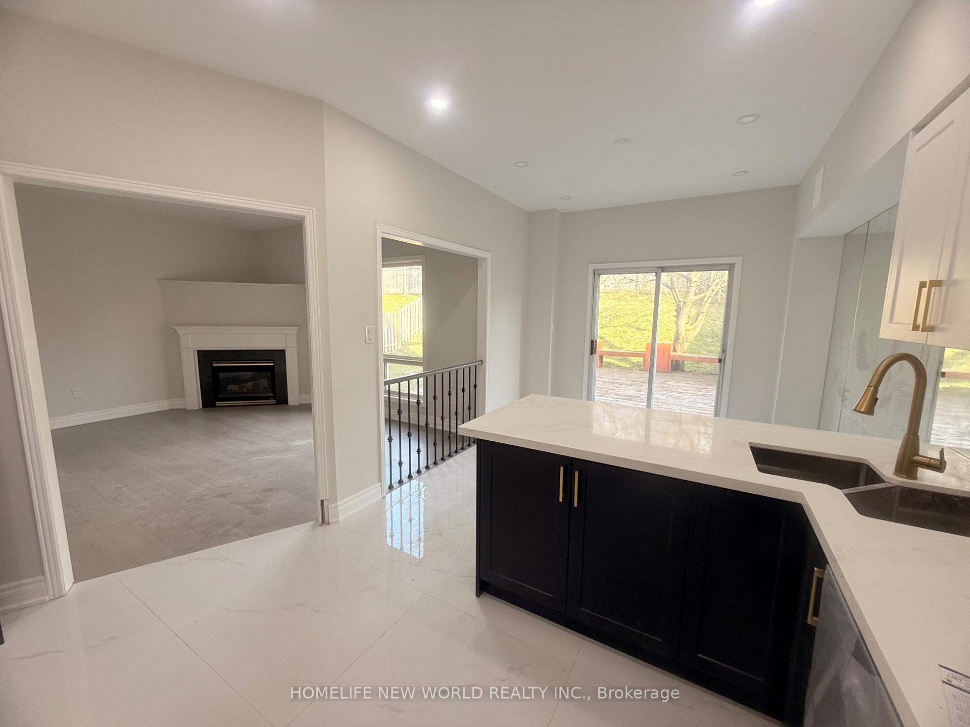 Photo 2 of 43 Houndsbrook Crescent E, Markham, Markville — HOMEH
