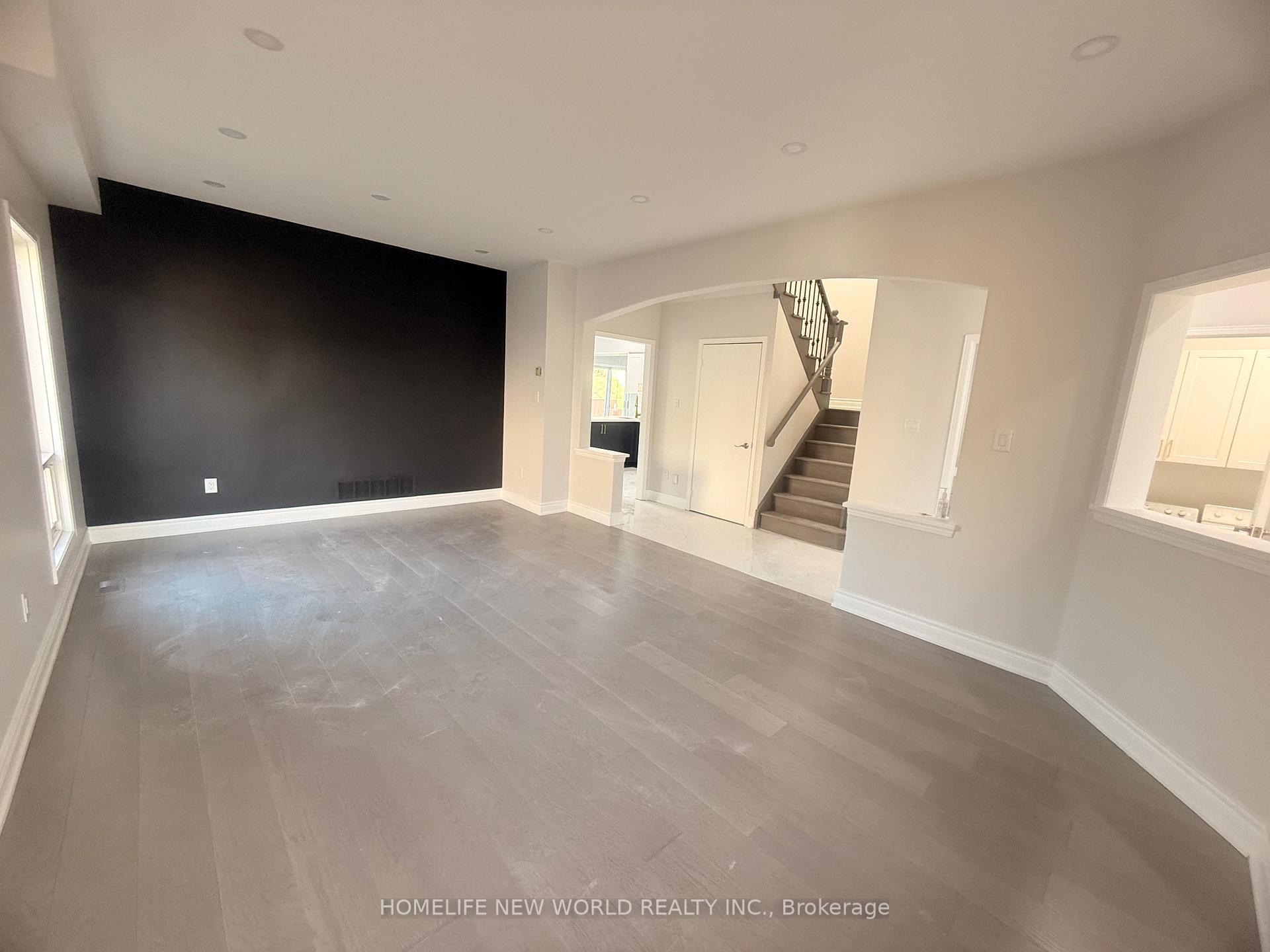 Photo 3 of 43 Houndsbrook Crescent E, Markham, Markville — HOMEH