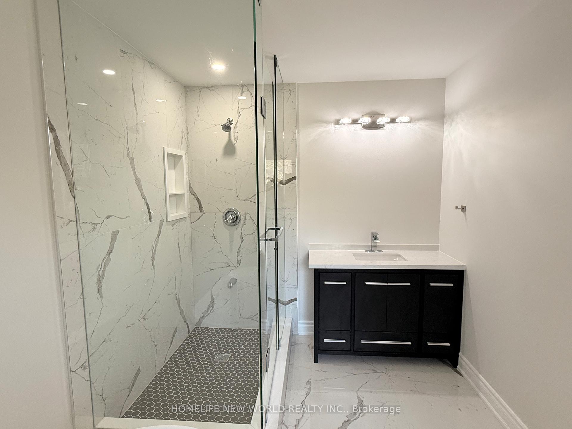 Photo 26 of 43 Houndsbrook Crescent E, Markham, Markville — HOMEH