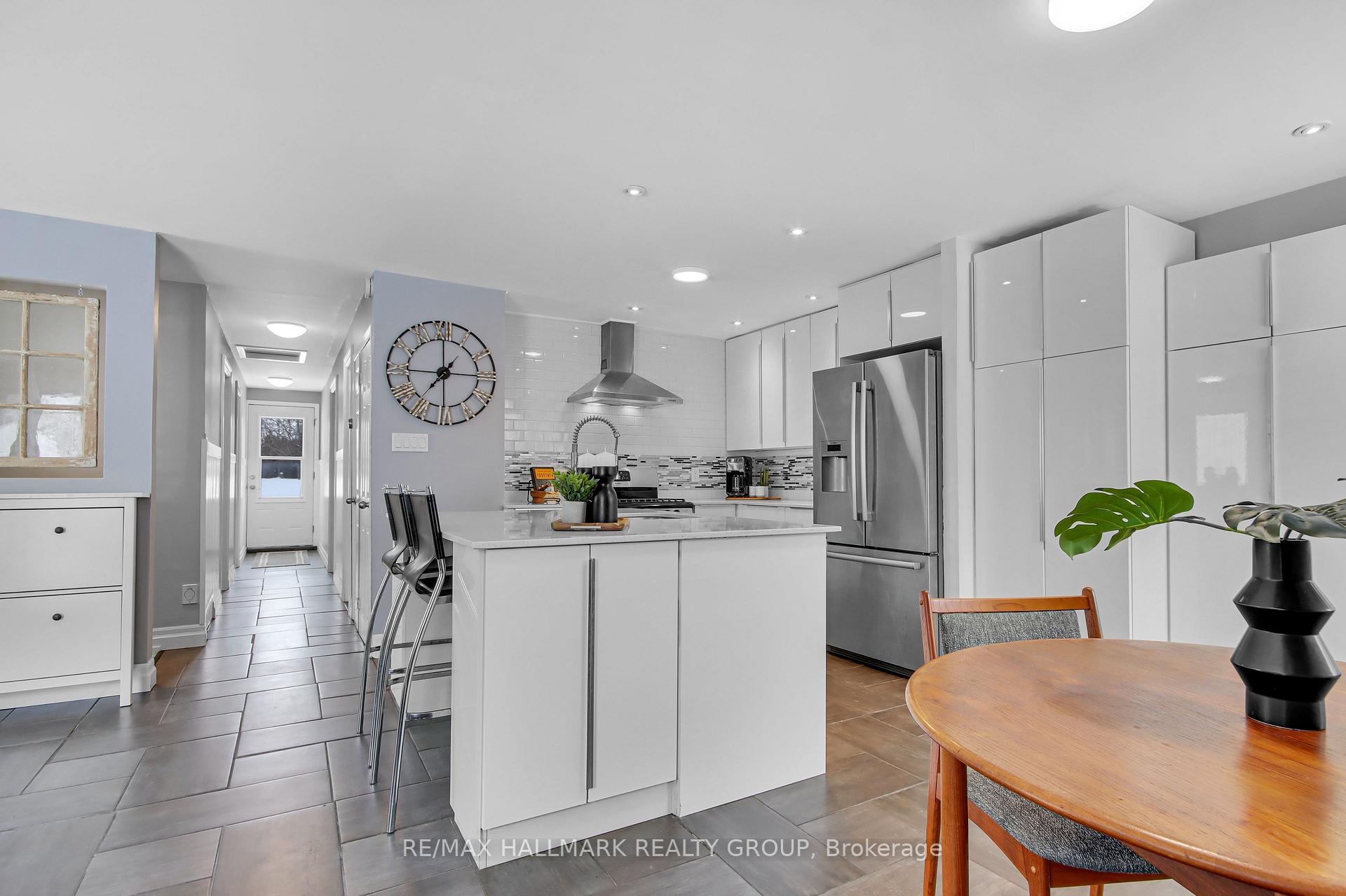 Photo 9 of 142 Rothesay Drive, Ottawa, Kanata - Glencairn/Hazeldean — HOMEH