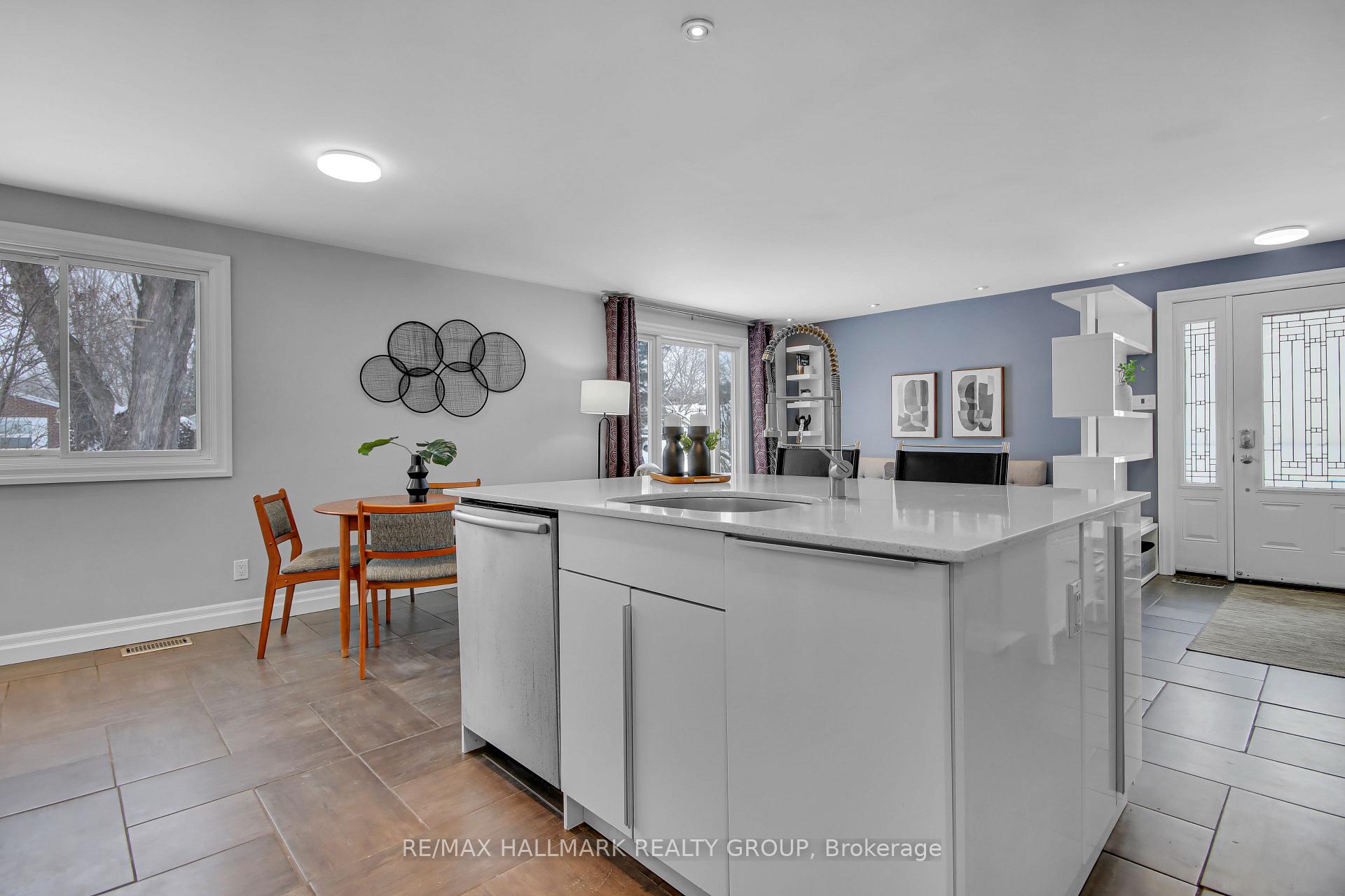 Photo 12 of 142 Rothesay Drive, Ottawa, Kanata - Glencairn/Hazeldean — HOMEH