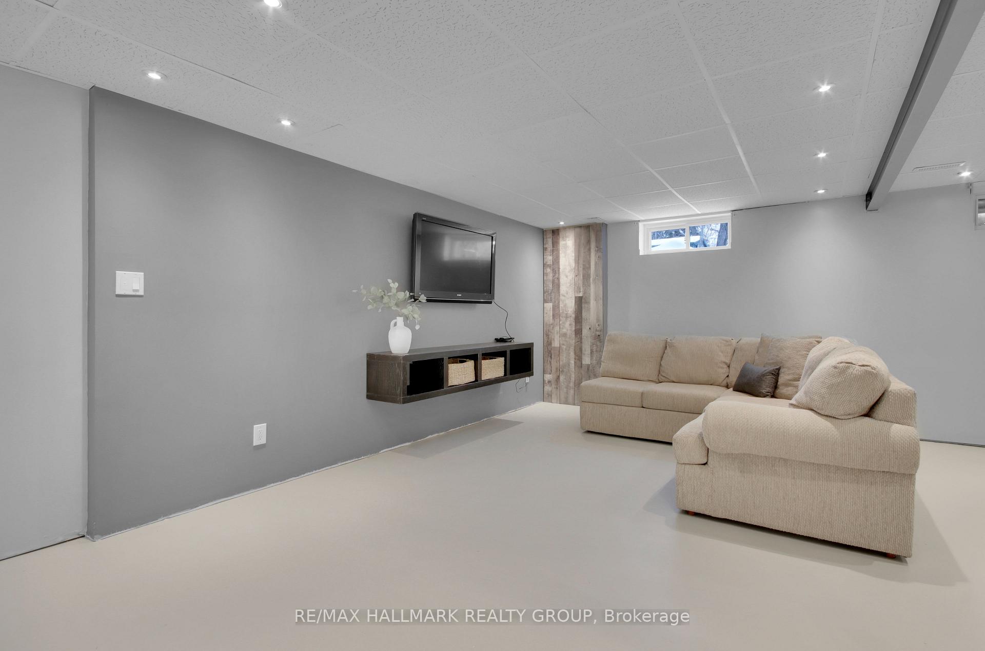 Photo 32 of 142 Rothesay Drive, Ottawa, Kanata - Glencairn/Hazeldean — HOMEH