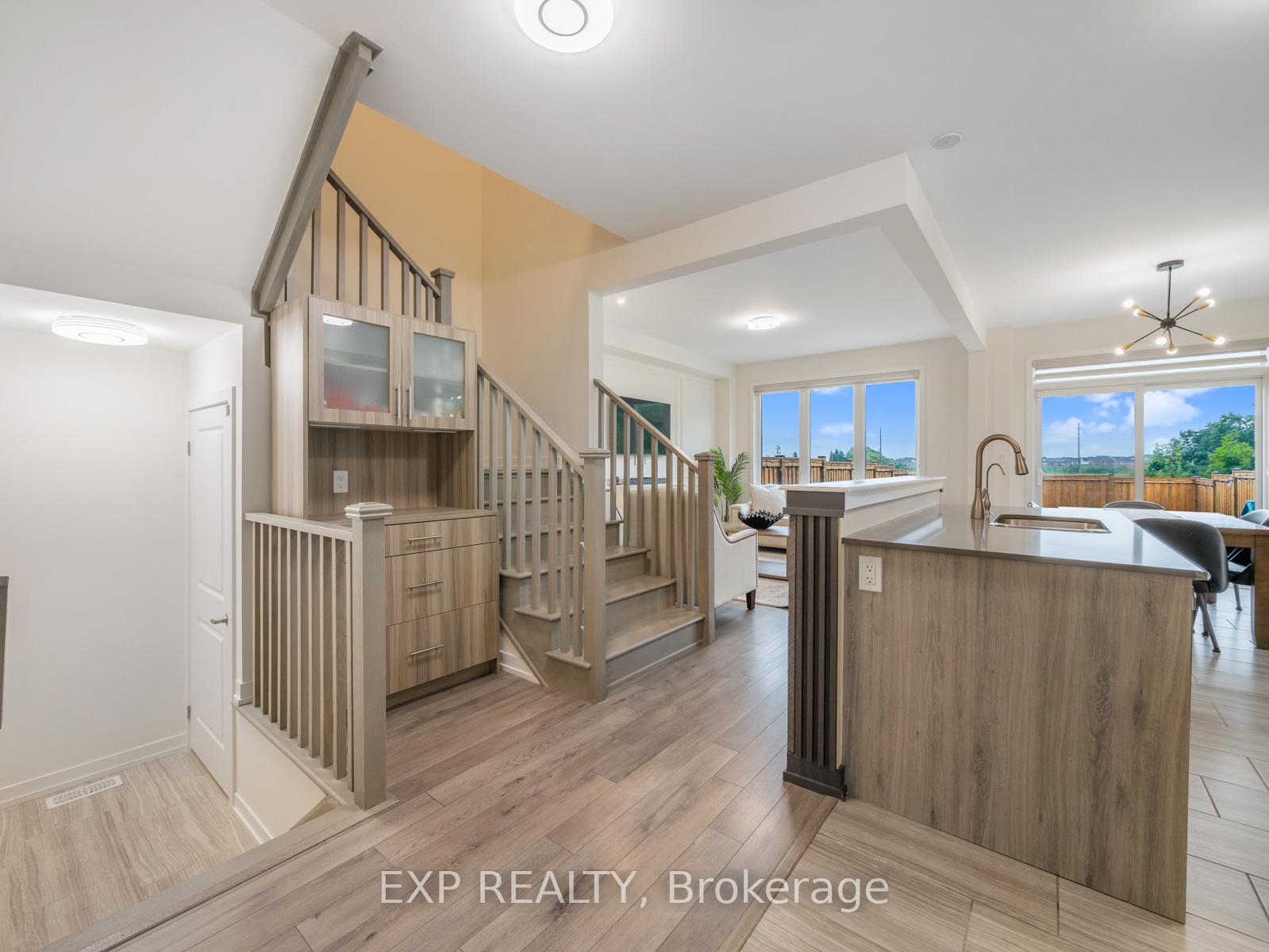 Photo 8 of 1476 Rose Way, Milton, Cobban — HOMEH