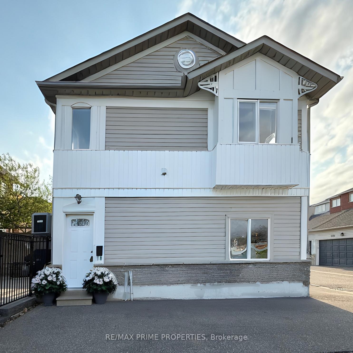 Photo 1 of Unit Coach, 46 Glendennan Avenue, Markham, Cornell — HOMEH