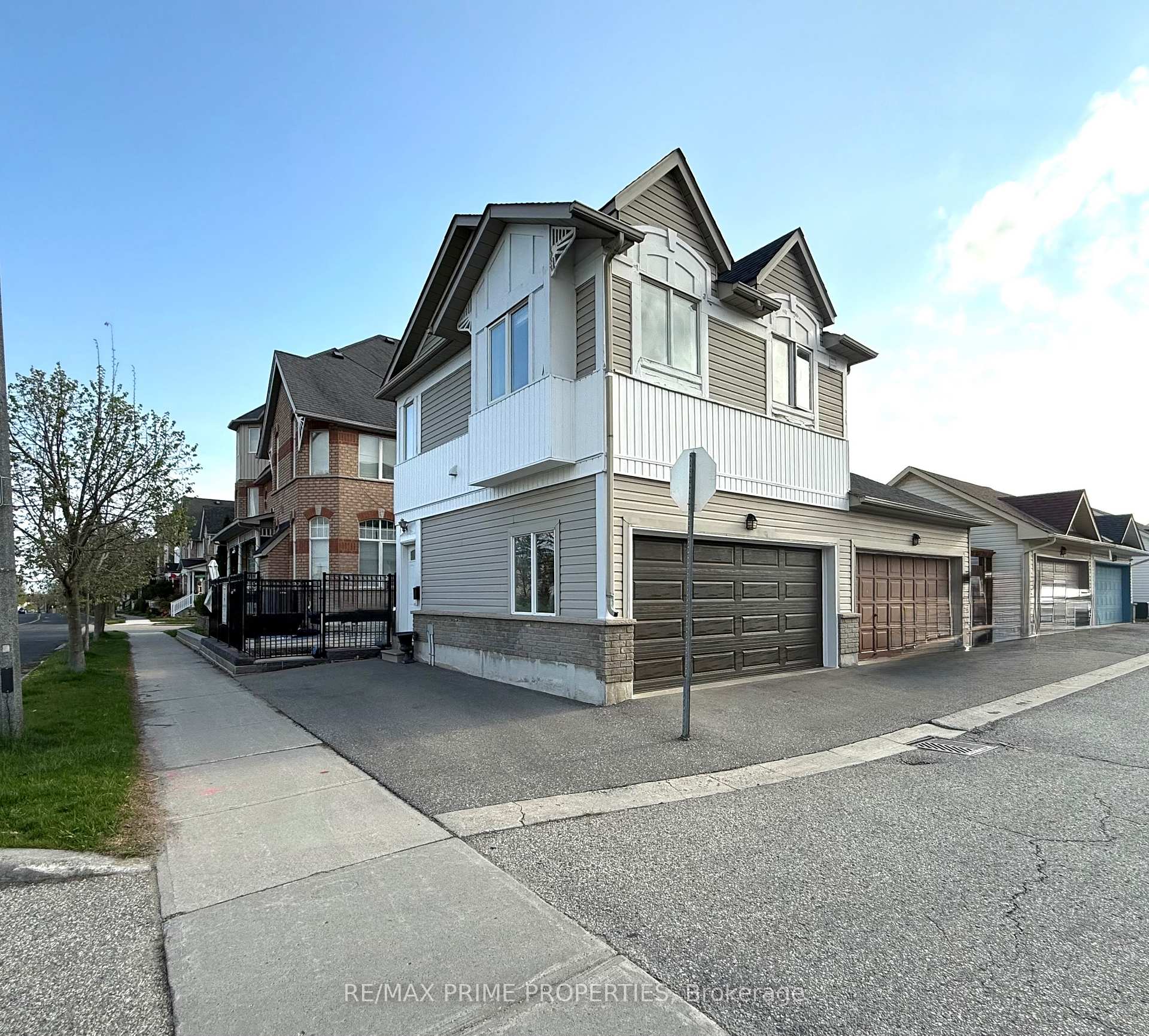 Photo 2 of Unit Coach, 46 Glendennan Avenue, Markham, Cornell — HOMEH