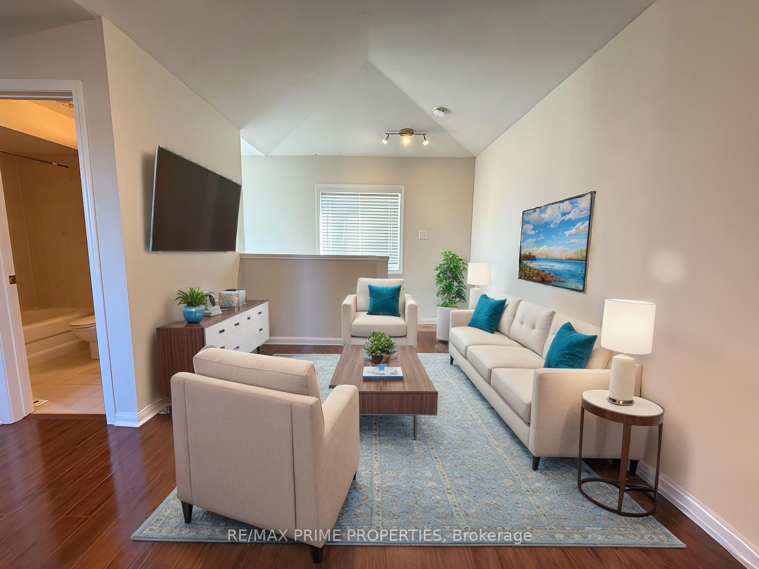 Photo 3 of Unit Coach, 46 Glendennan Avenue, Markham, Cornell — HOMEH