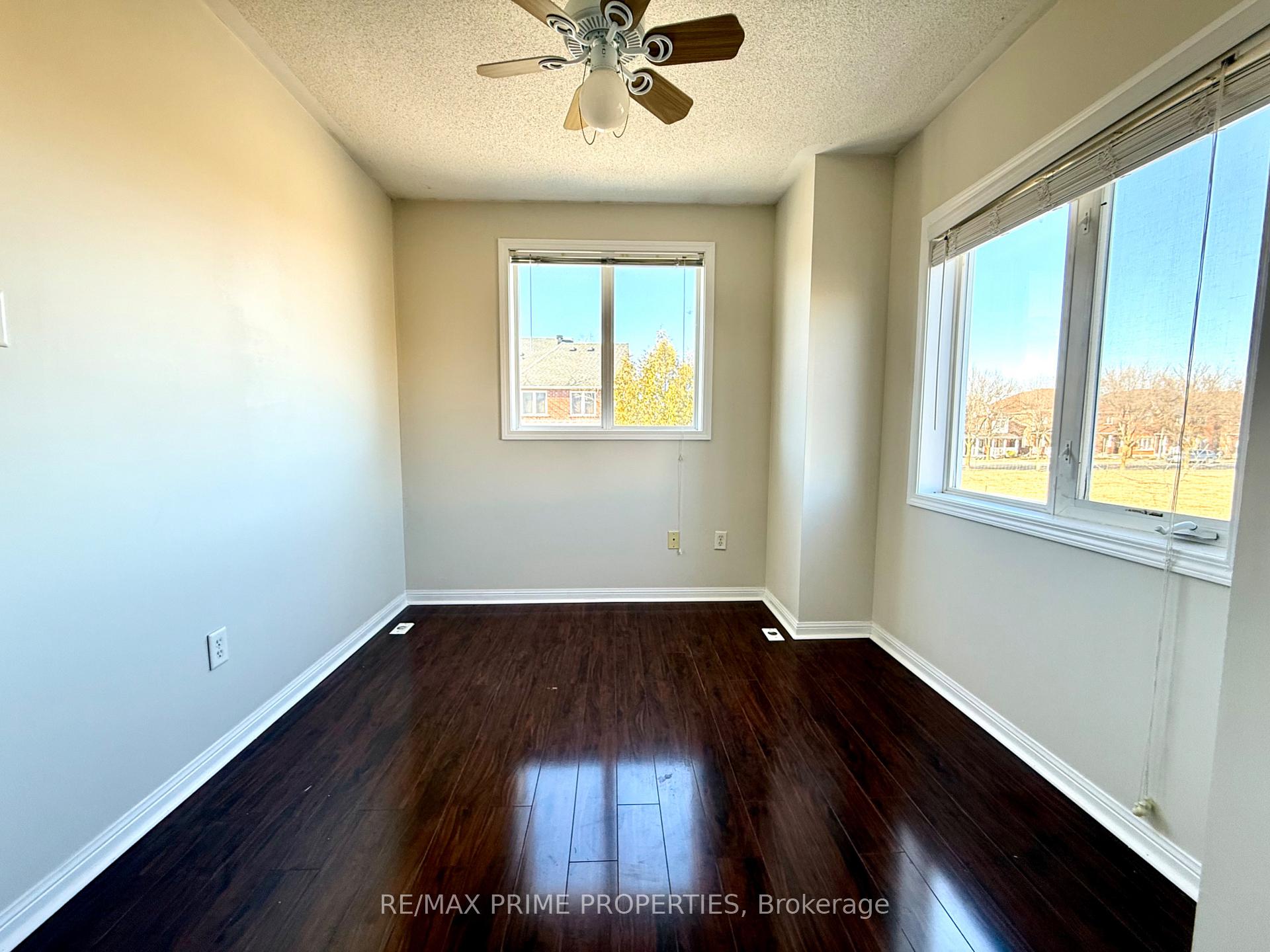 Photo 5 of Unit Coach, 46 Glendennan Avenue, Markham, Cornell — HOMEH