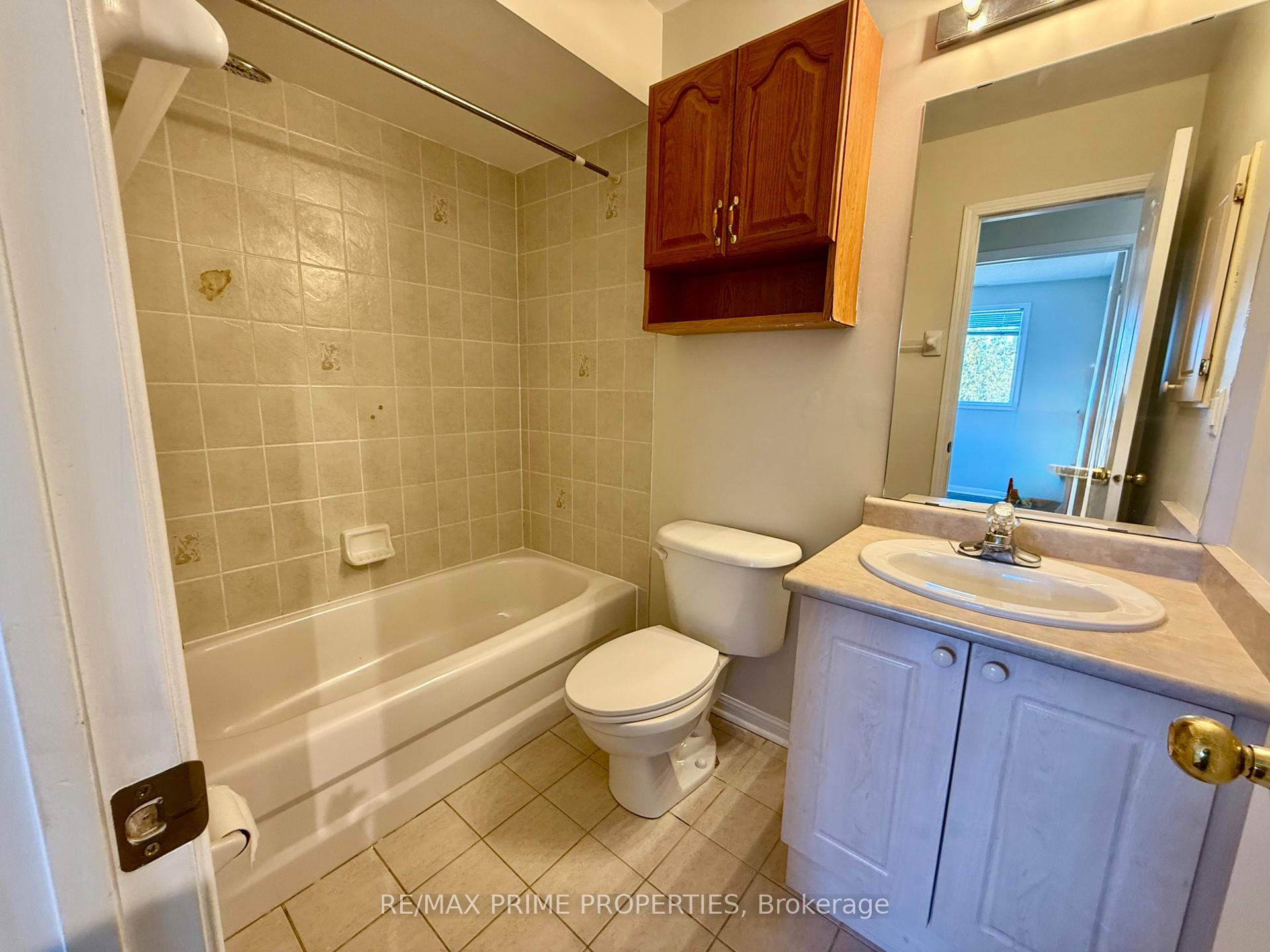 Photo 10 of Unit Coach, 46 Glendennan Avenue, Markham, Cornell — HOMEH