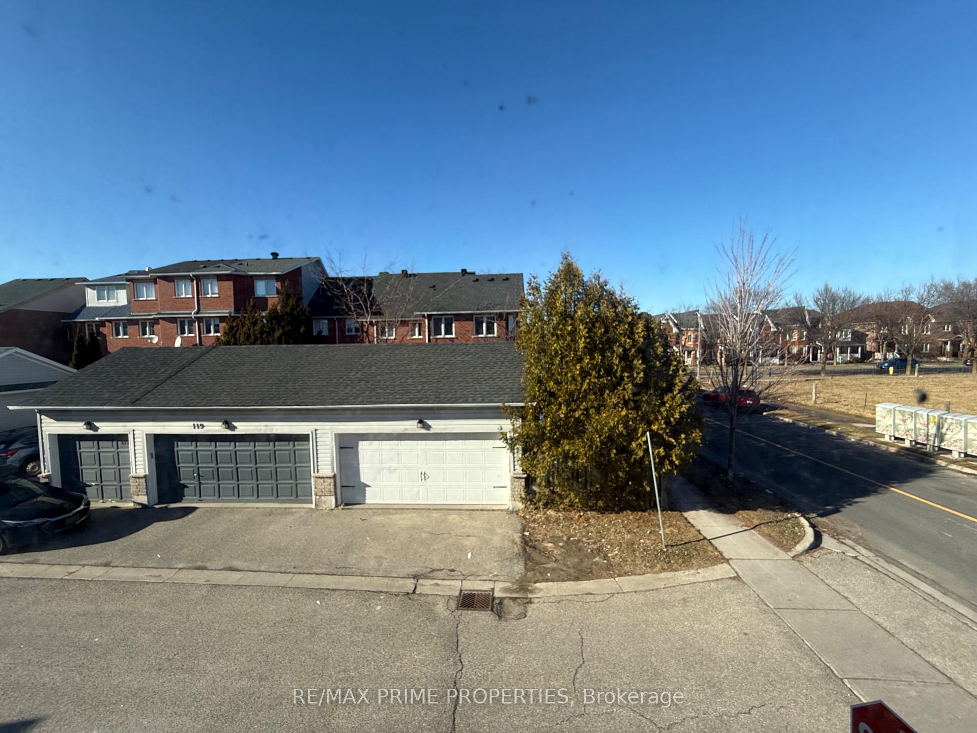 Photo 13 of Unit Coach, 46 Glendennan Avenue, Markham, Cornell — HOMEH