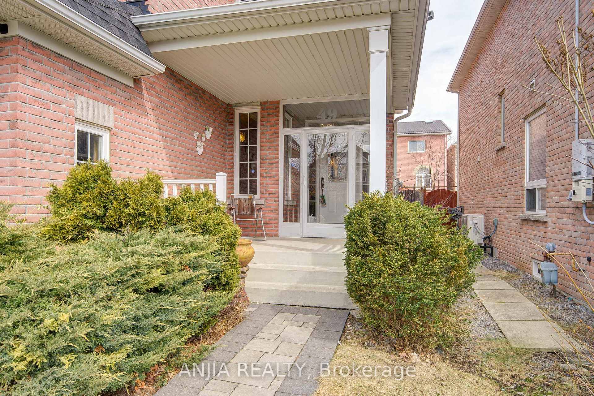 Photo 4 of 49 Kentley Street, Markham, Berczy — HOMEH