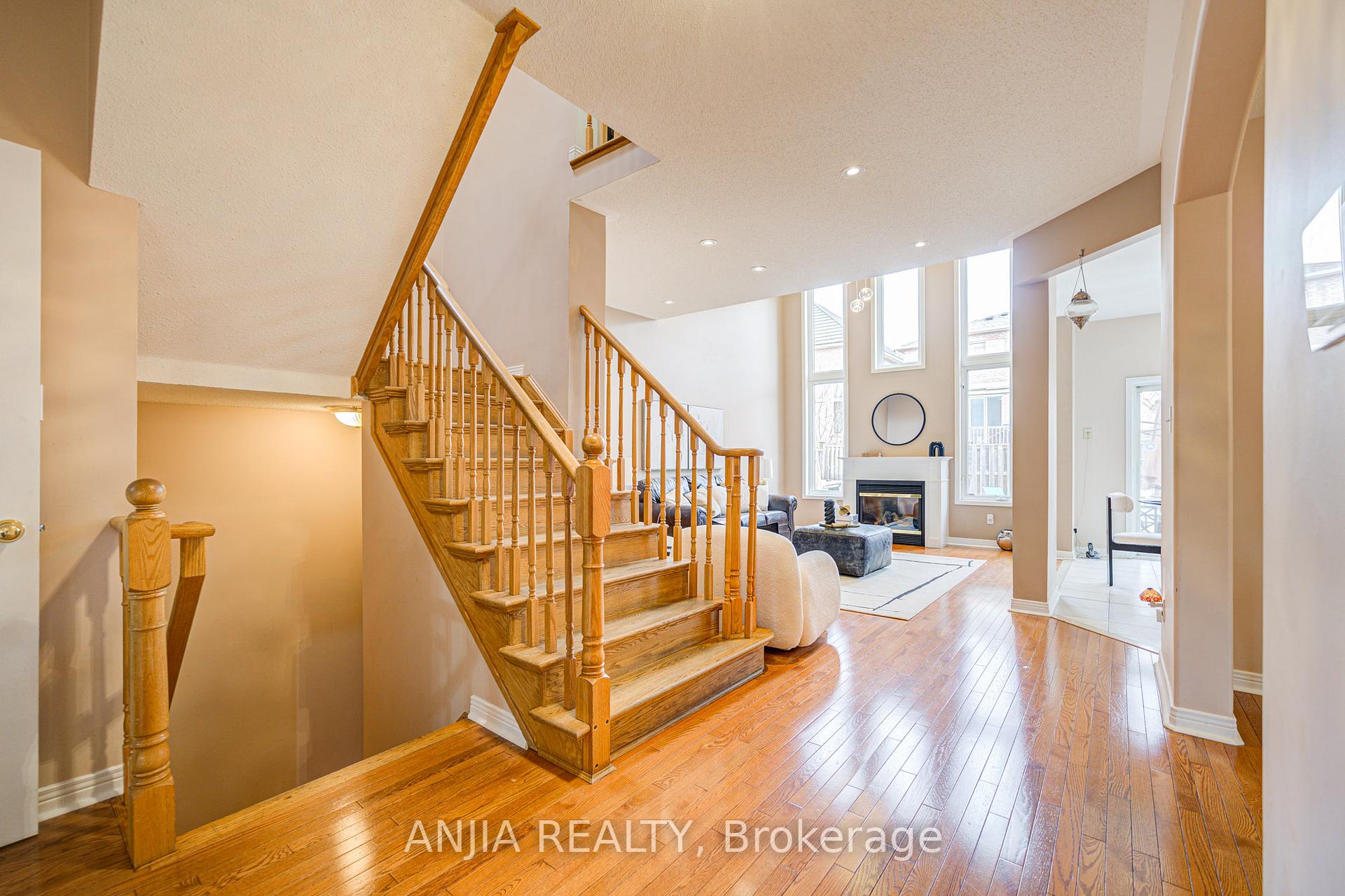 Photo 9 of 49 Kentley Street, Markham, Berczy — HOMEH