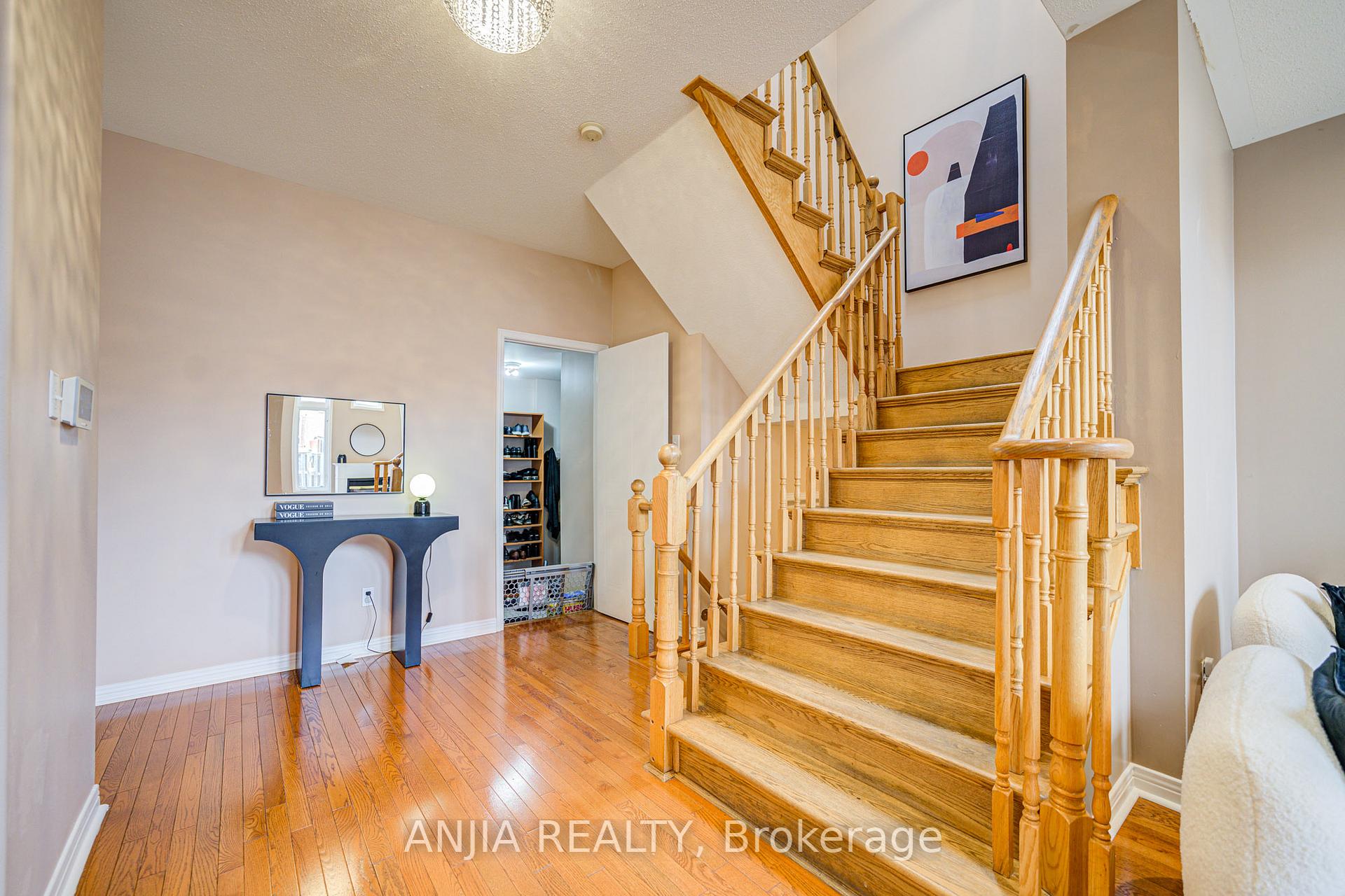 Photo 10 of 49 Kentley Street, Markham, Berczy — HOMEH