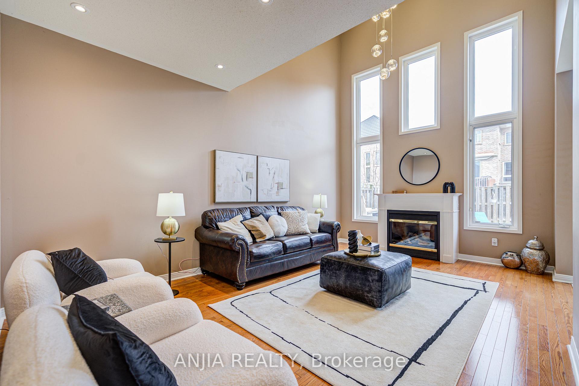 Photo 13 of 49 Kentley Street, Markham, Berczy — HOMEH