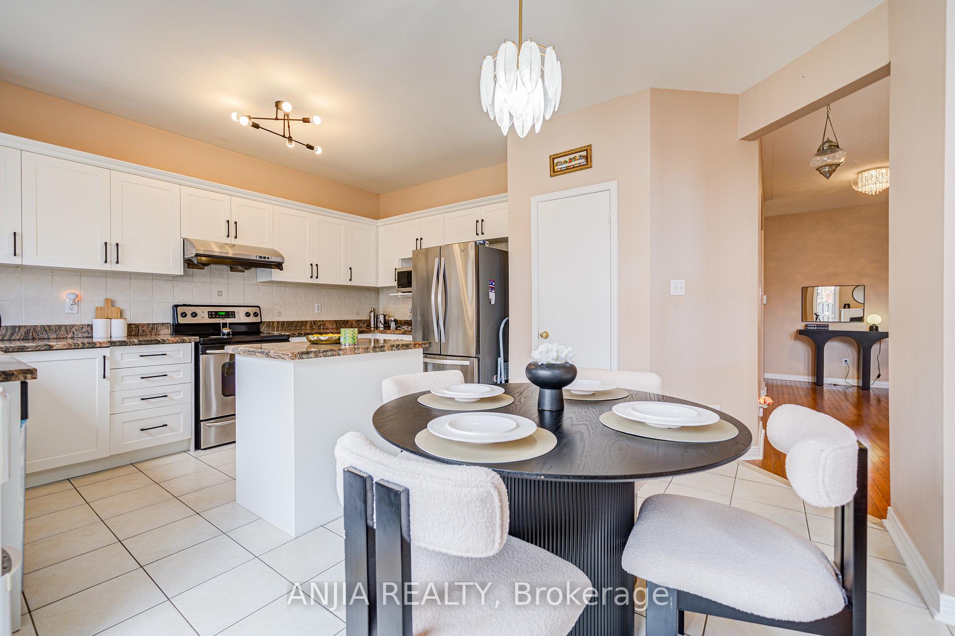 Photo 18 of 49 Kentley Street, Markham, Berczy — HOMEH