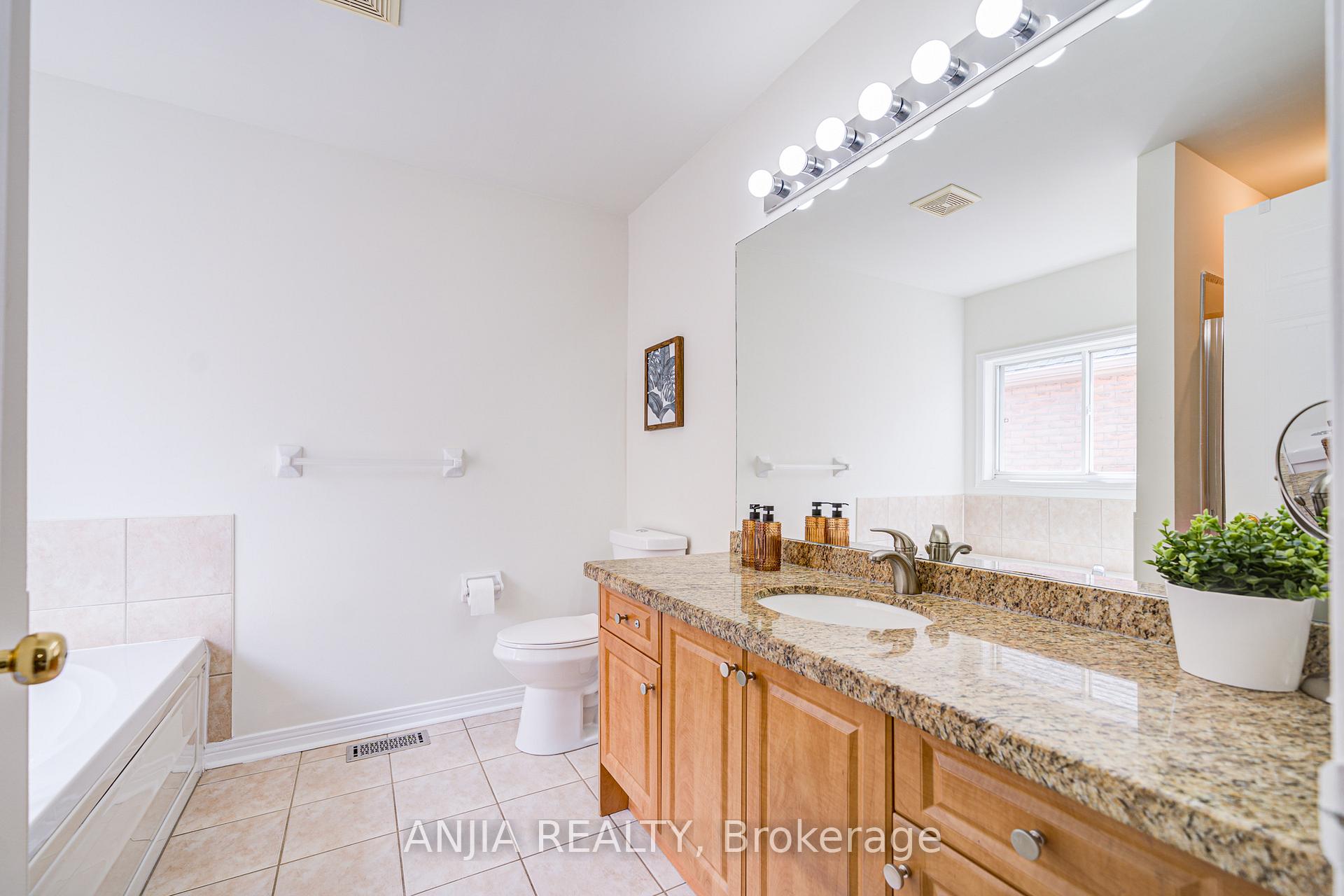 Photo 28 of 49 Kentley Street, Markham, Berczy — HOMEH