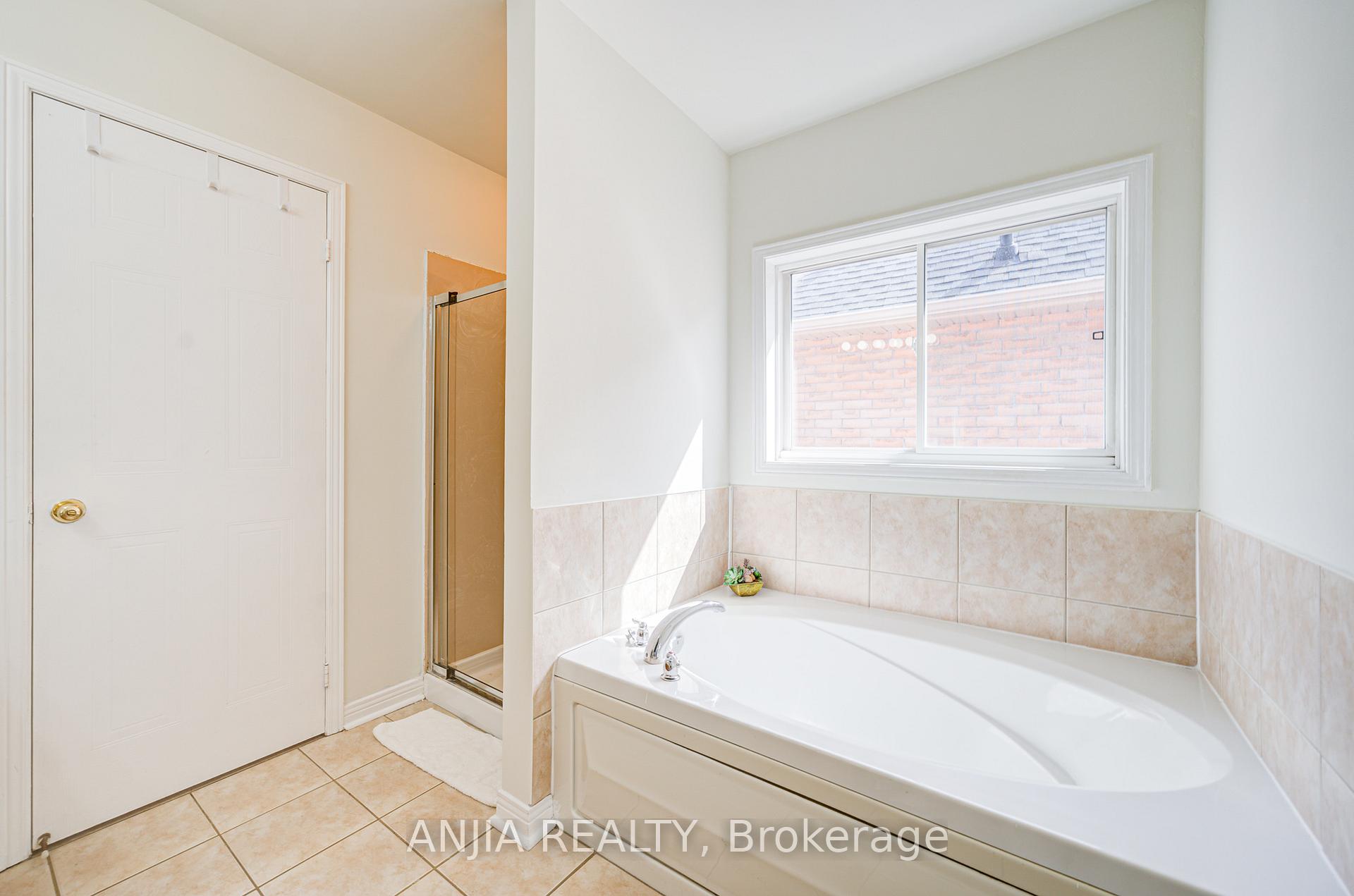 Photo 29 of 49 Kentley Street, Markham, Berczy — HOMEH