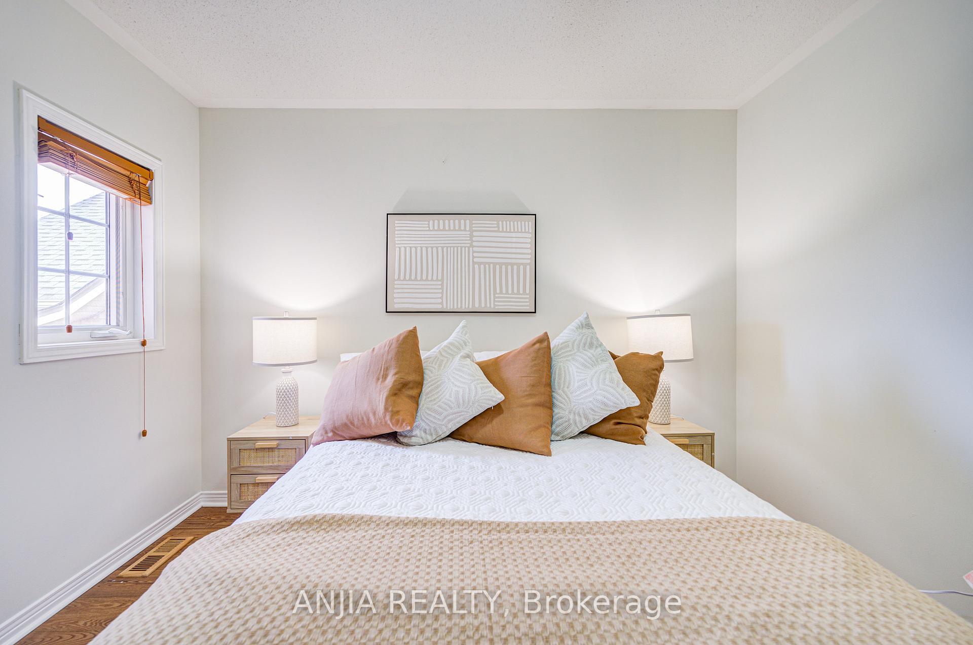 Photo 32 of 49 Kentley Street, Markham, Berczy — HOMEH