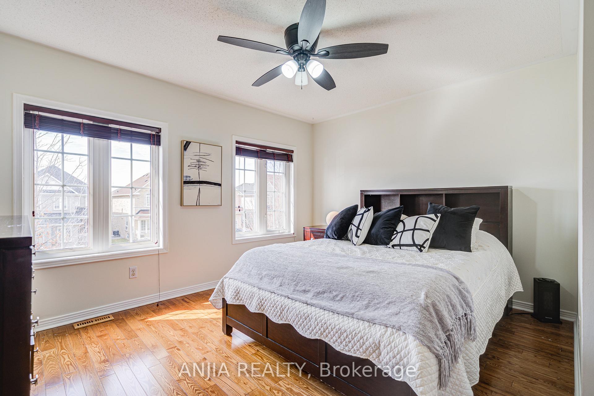 Photo 37 of 49 Kentley Street, Markham, Berczy — HOMEH
