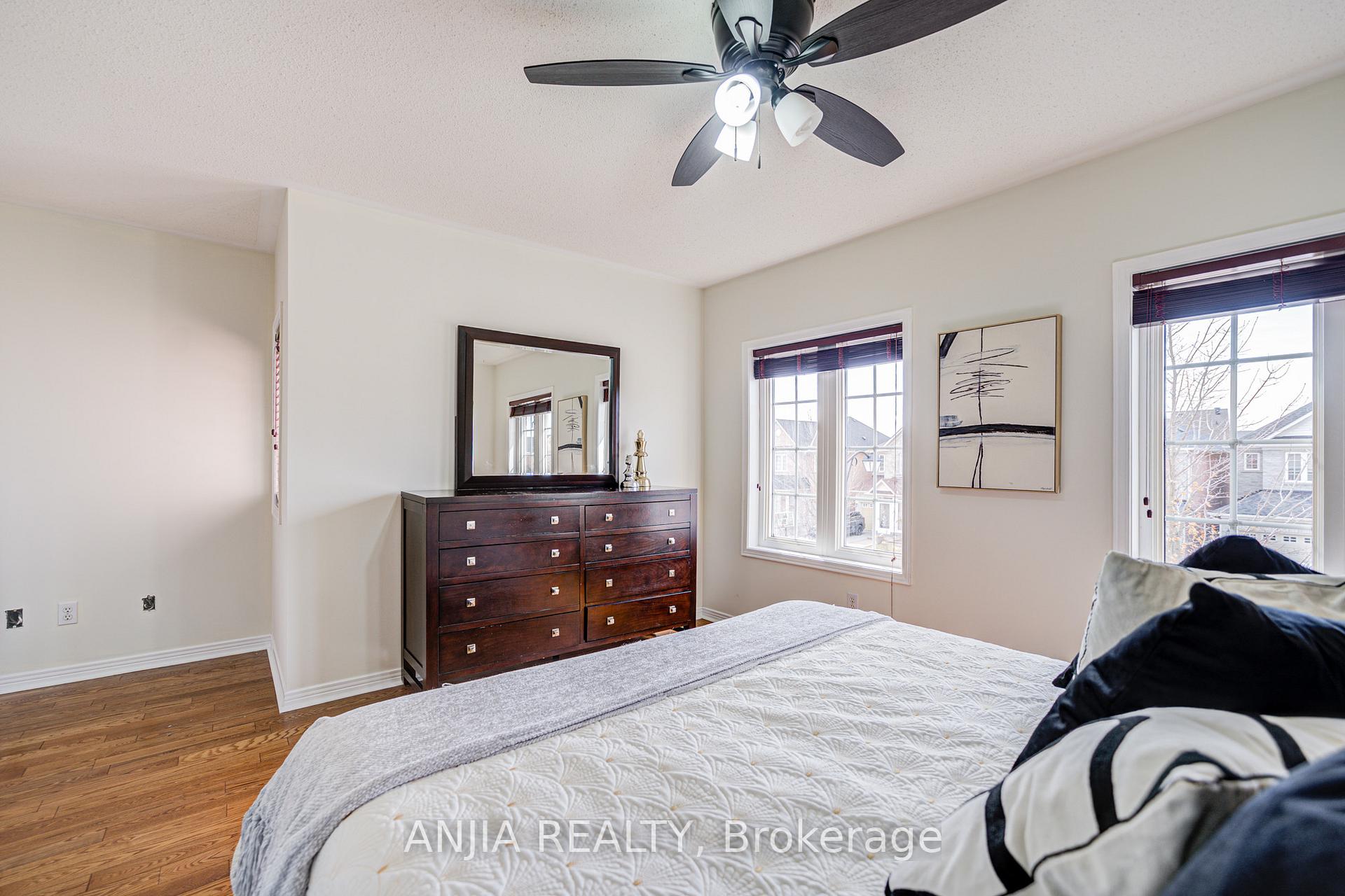 Photo 38 of 49 Kentley Street, Markham, Berczy — HOMEH