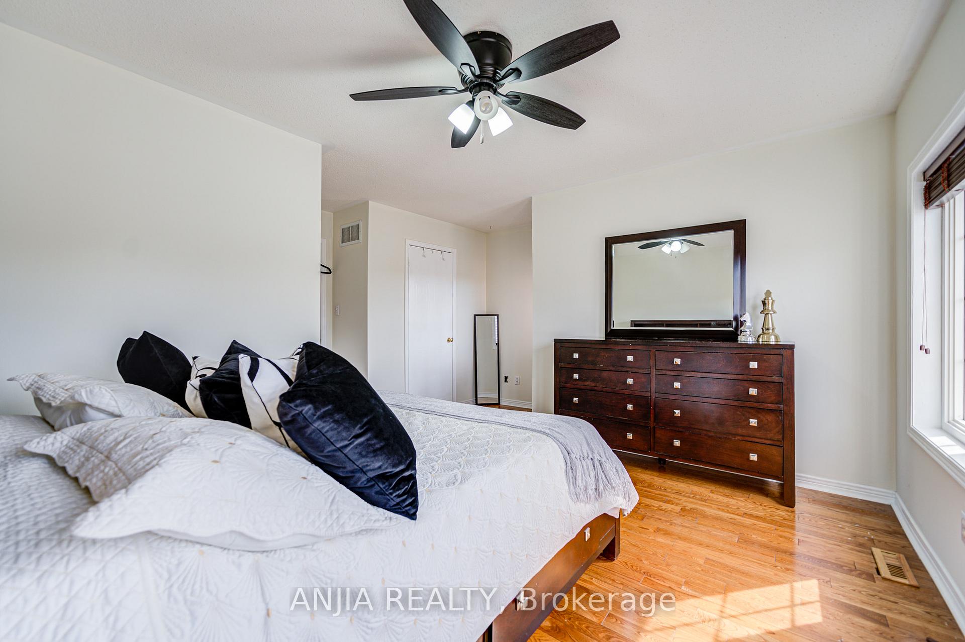 Photo 39 of 49 Kentley Street, Markham, Berczy — HOMEH