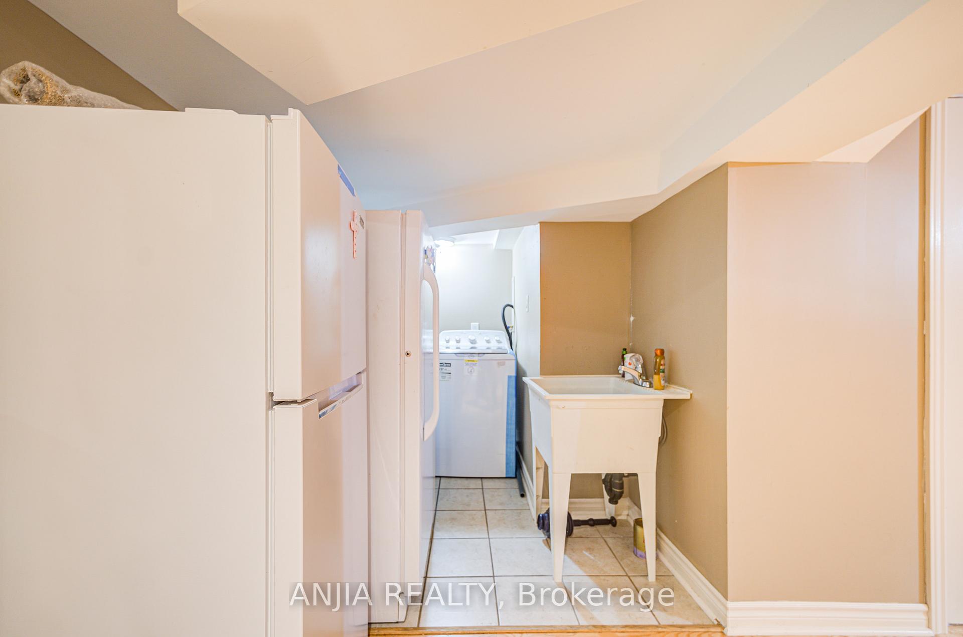 Photo 42 of 49 Kentley Street, Markham, Berczy — HOMEH