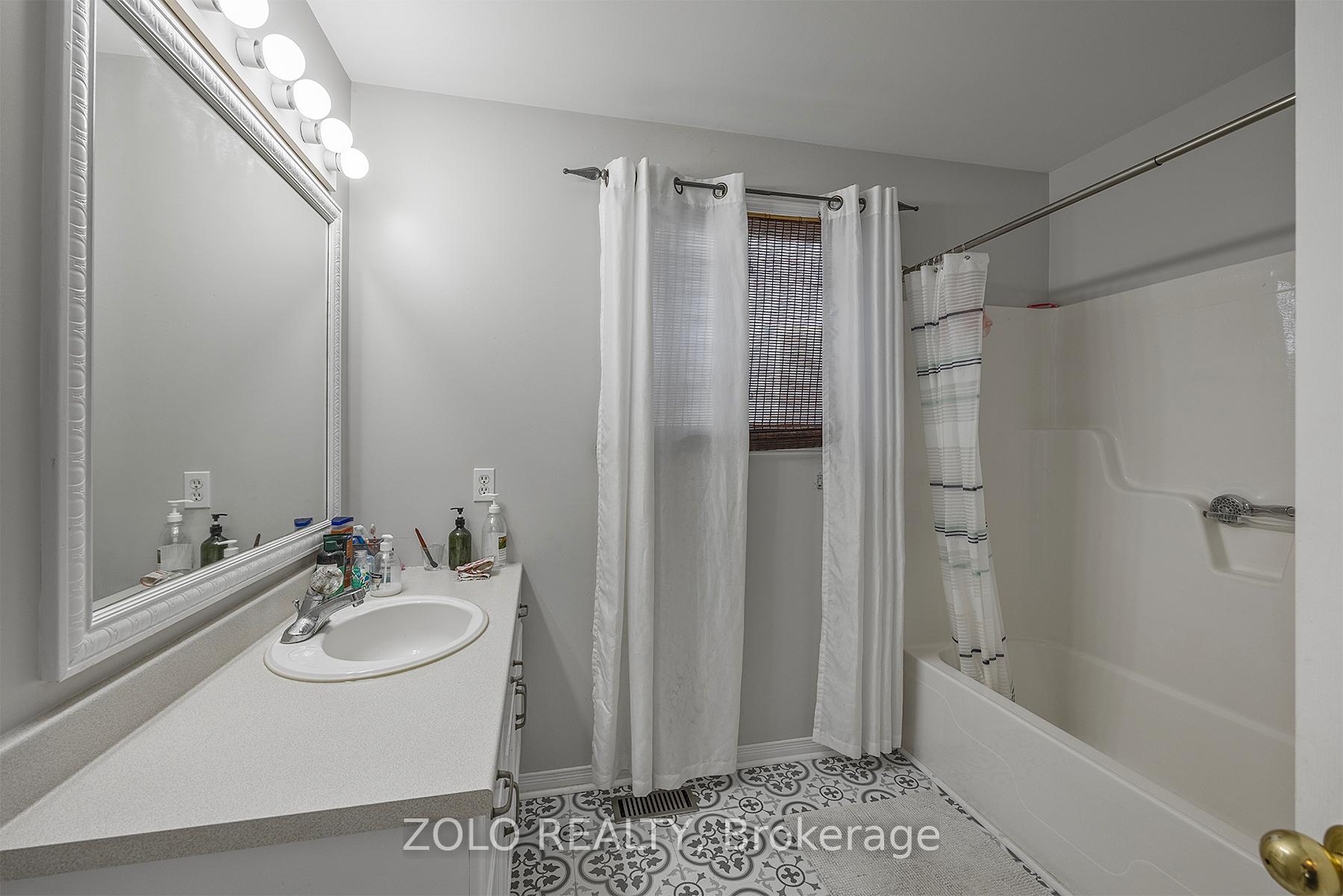 Photo 15 of 1292 Juniper Drive, Kingston, City Northwest — HOMEH