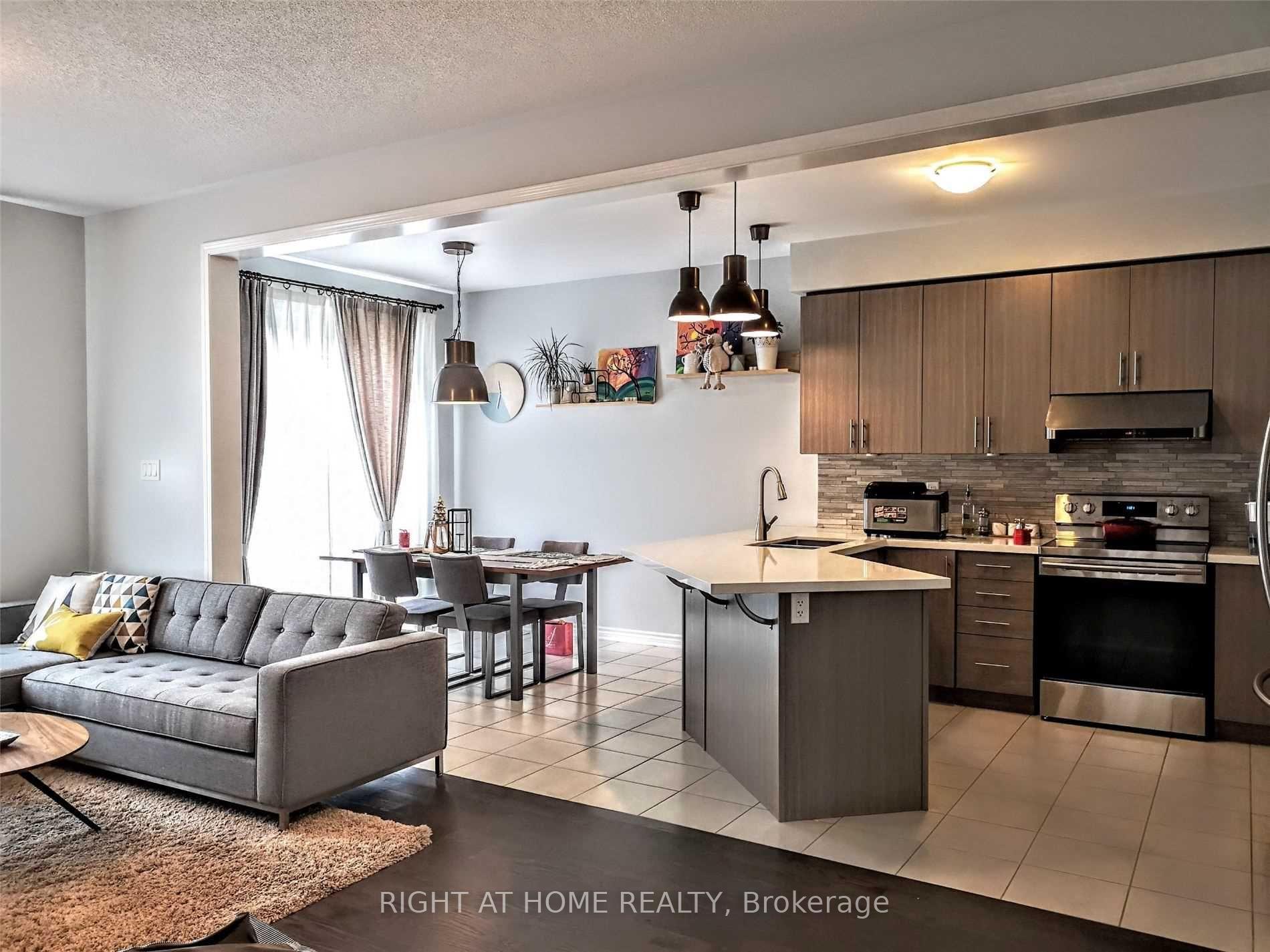 Photo 2 of 1512 Farmstead Drive, Milton, Ford — HOMEH
