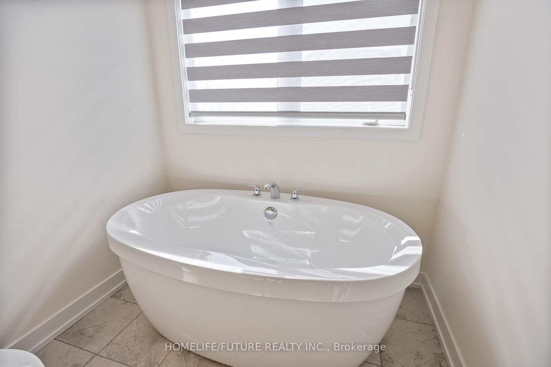 Photo 14 of 1540 Labine Point, Milton, Cobban — HOMEH