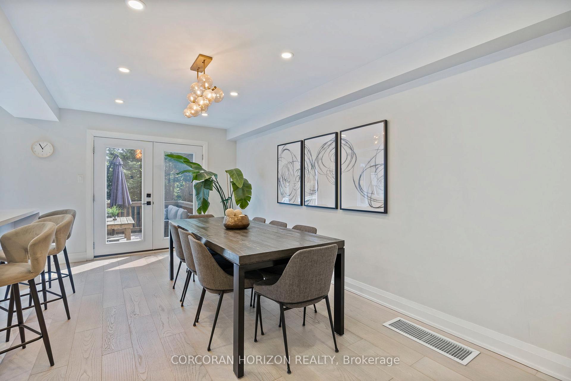 Photo 7 of 35 McKelvey Drive, Markham, Aileen-Willowbrook — HOMEH