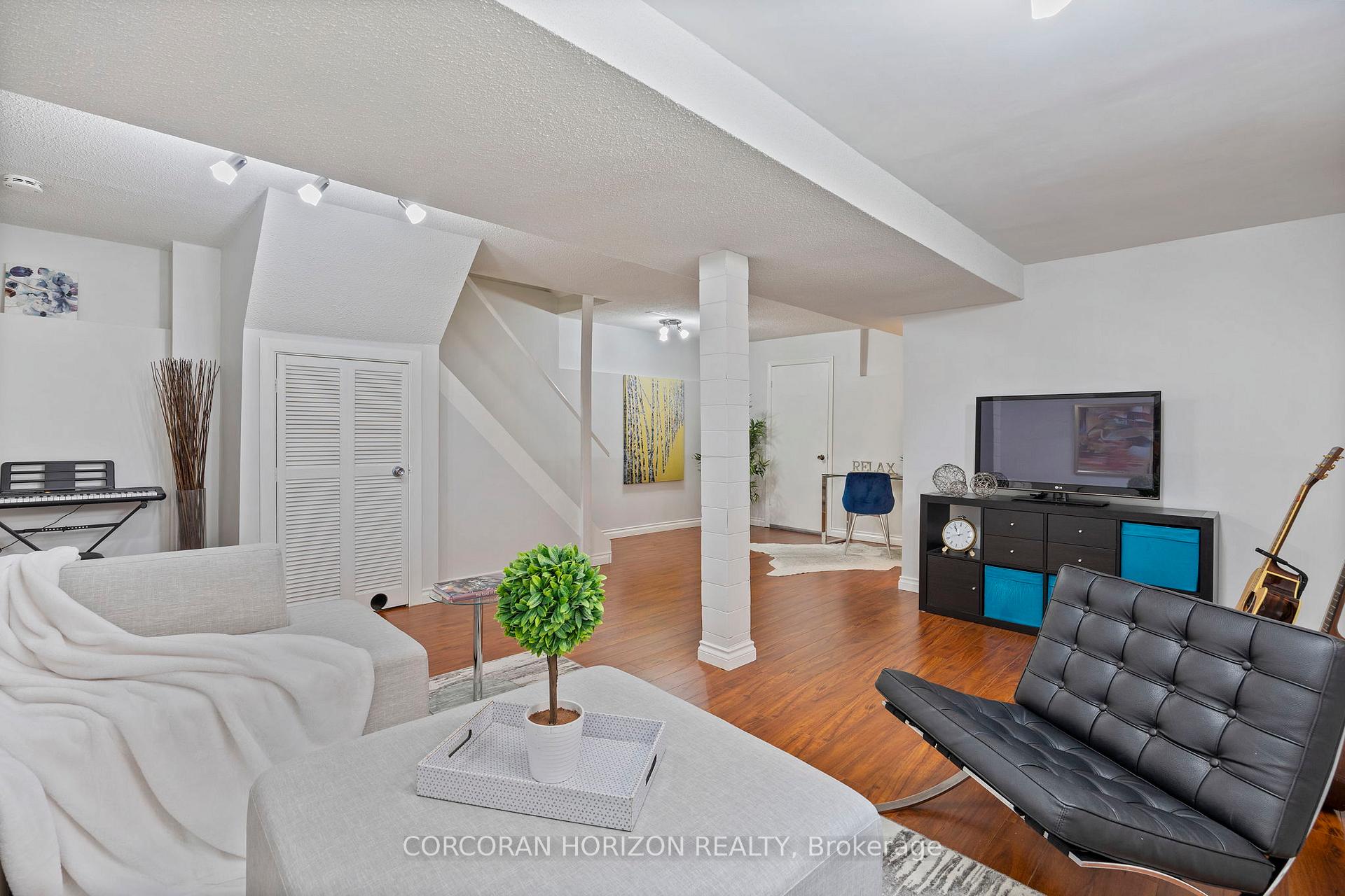 Photo 37 of 35 McKelvey Drive, Markham, Aileen-Willowbrook — HOMEH