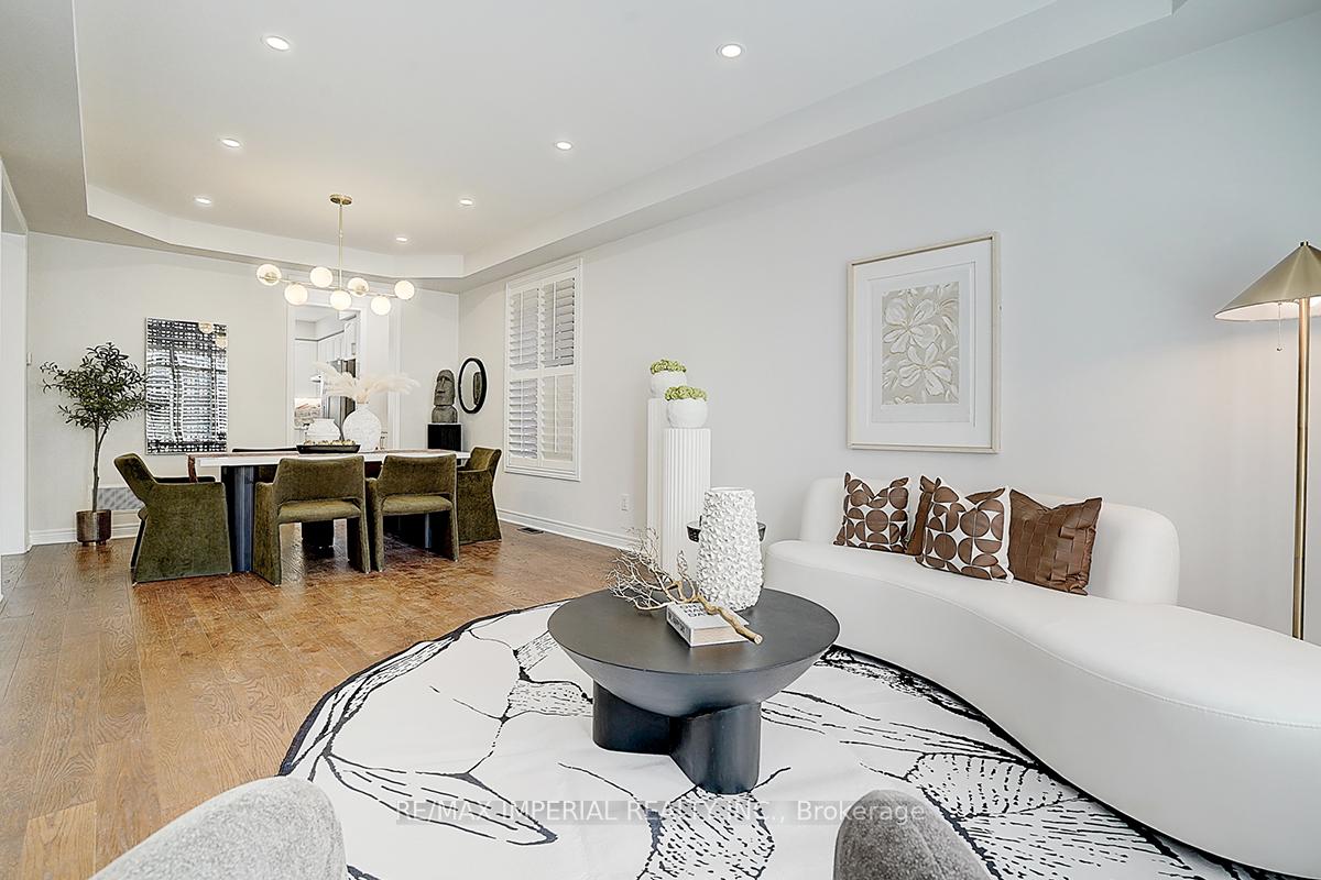 Photo 3 of 4 Duke Of Cornwall Drive, Markham, Victoria Square — HOMEH