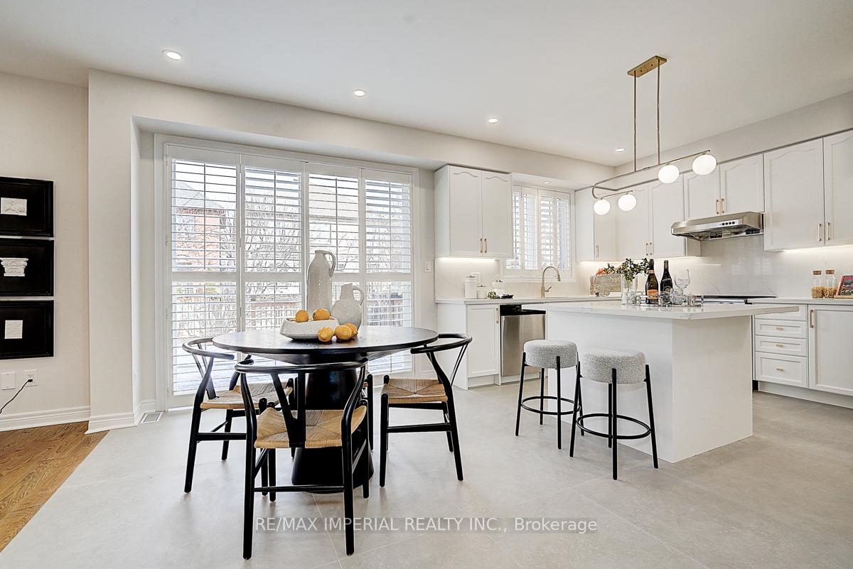 Photo 5 of 4 Duke Of Cornwall Drive, Markham, Victoria Square — HOMEH