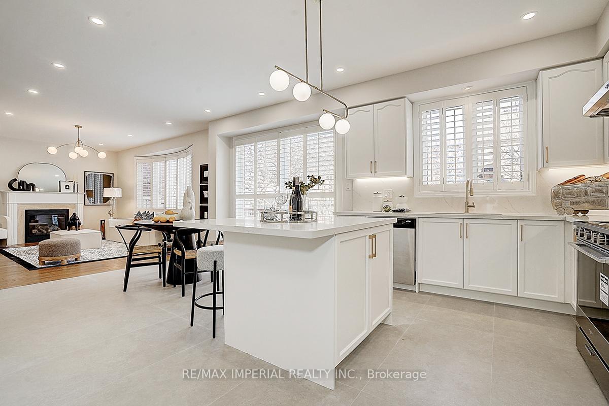 Photo 7 of 4 Duke Of Cornwall Drive, Markham, Victoria Square — HOMEH