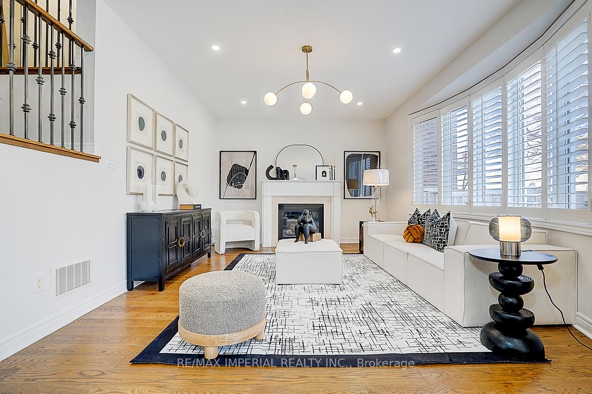 Photo 9 of 4 Duke Of Cornwall Drive, Markham, Victoria Square — HOMEH