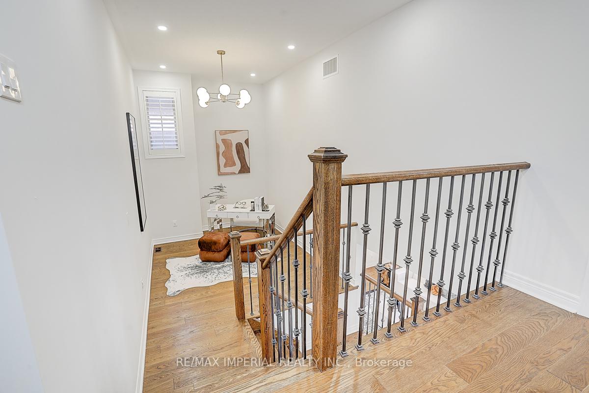 Photo 10 of 4 Duke Of Cornwall Drive, Markham, Victoria Square — HOMEH