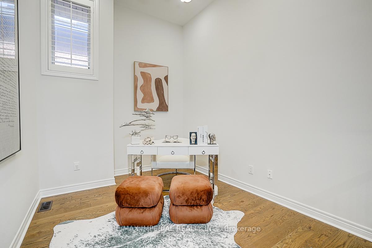 Photo 11 of 4 Duke Of Cornwall Drive, Markham, Victoria Square — HOMEH