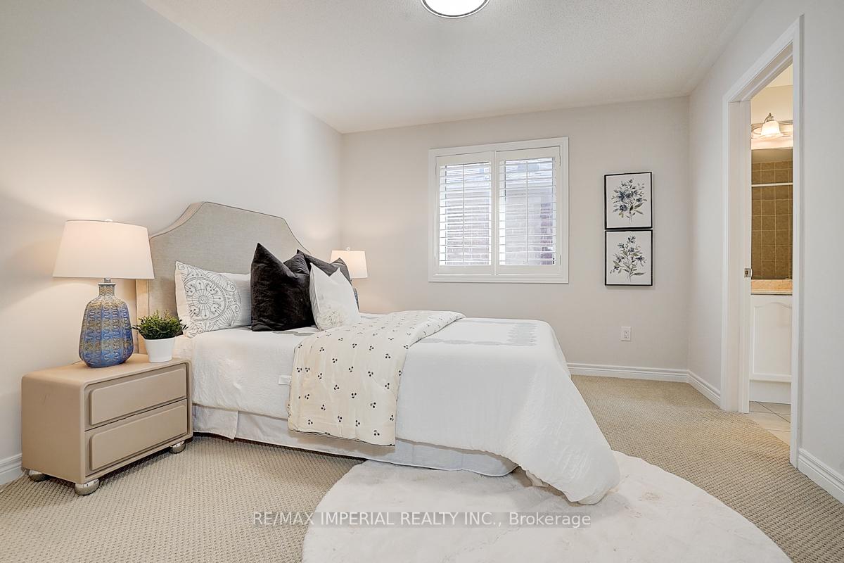 Photo 12 of 4 Duke Of Cornwall Drive, Markham, Victoria Square — HOMEH