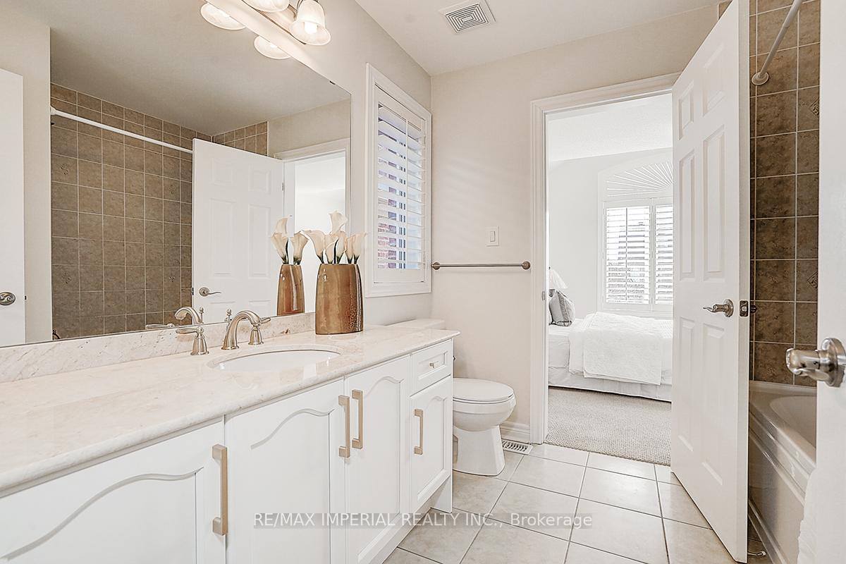 Photo 13 of 4 Duke Of Cornwall Drive, Markham, Victoria Square — HOMEH
