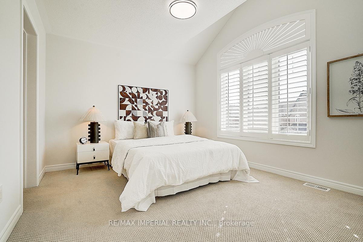 Photo 14 of 4 Duke Of Cornwall Drive, Markham, Victoria Square — HOMEH