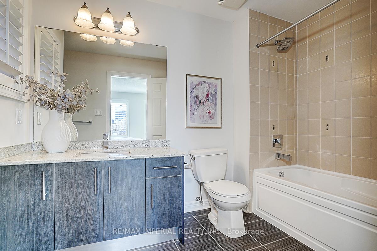 Photo 16 of 4 Duke Of Cornwall Drive, Markham, Victoria Square — HOMEH