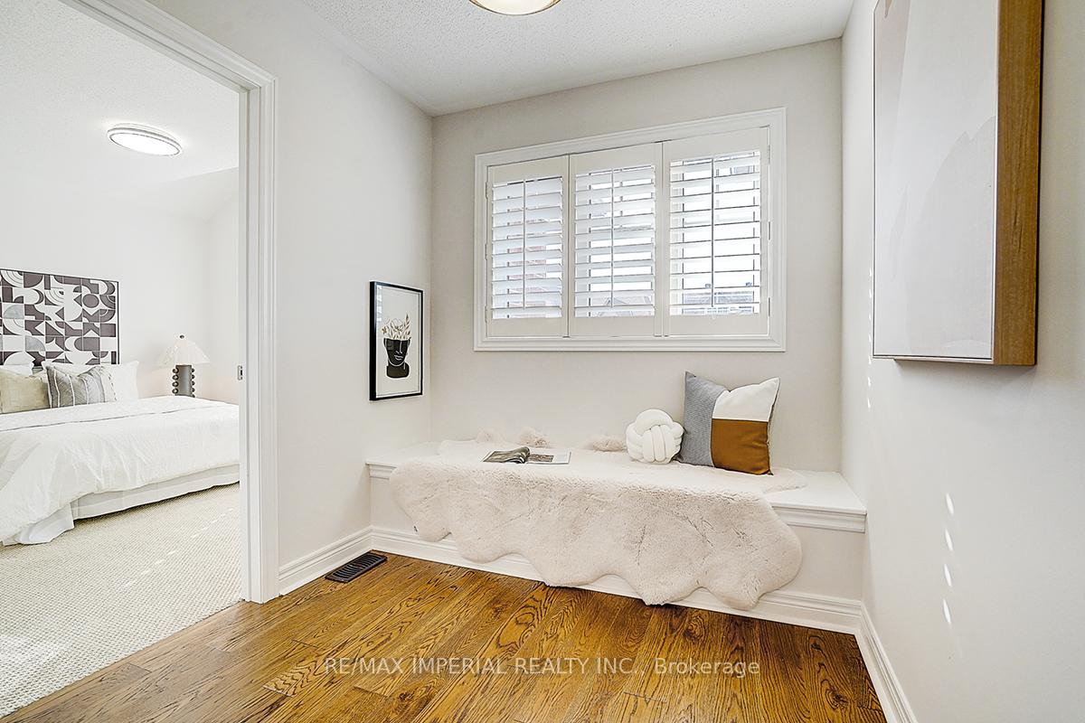 Photo 17 of 4 Duke Of Cornwall Drive, Markham, Victoria Square — HOMEH