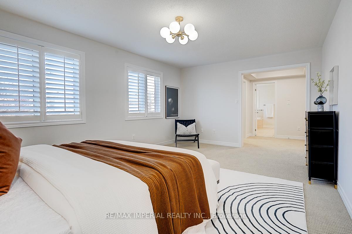 Photo 18 of 4 Duke Of Cornwall Drive, Markham, Victoria Square — HOMEH