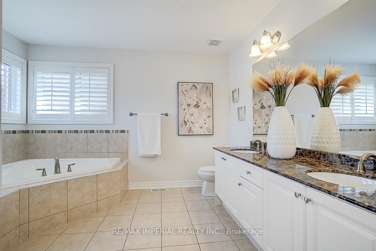 Photo 19 of 4 Duke Of Cornwall Drive, Markham, Victoria Square — HOMEH