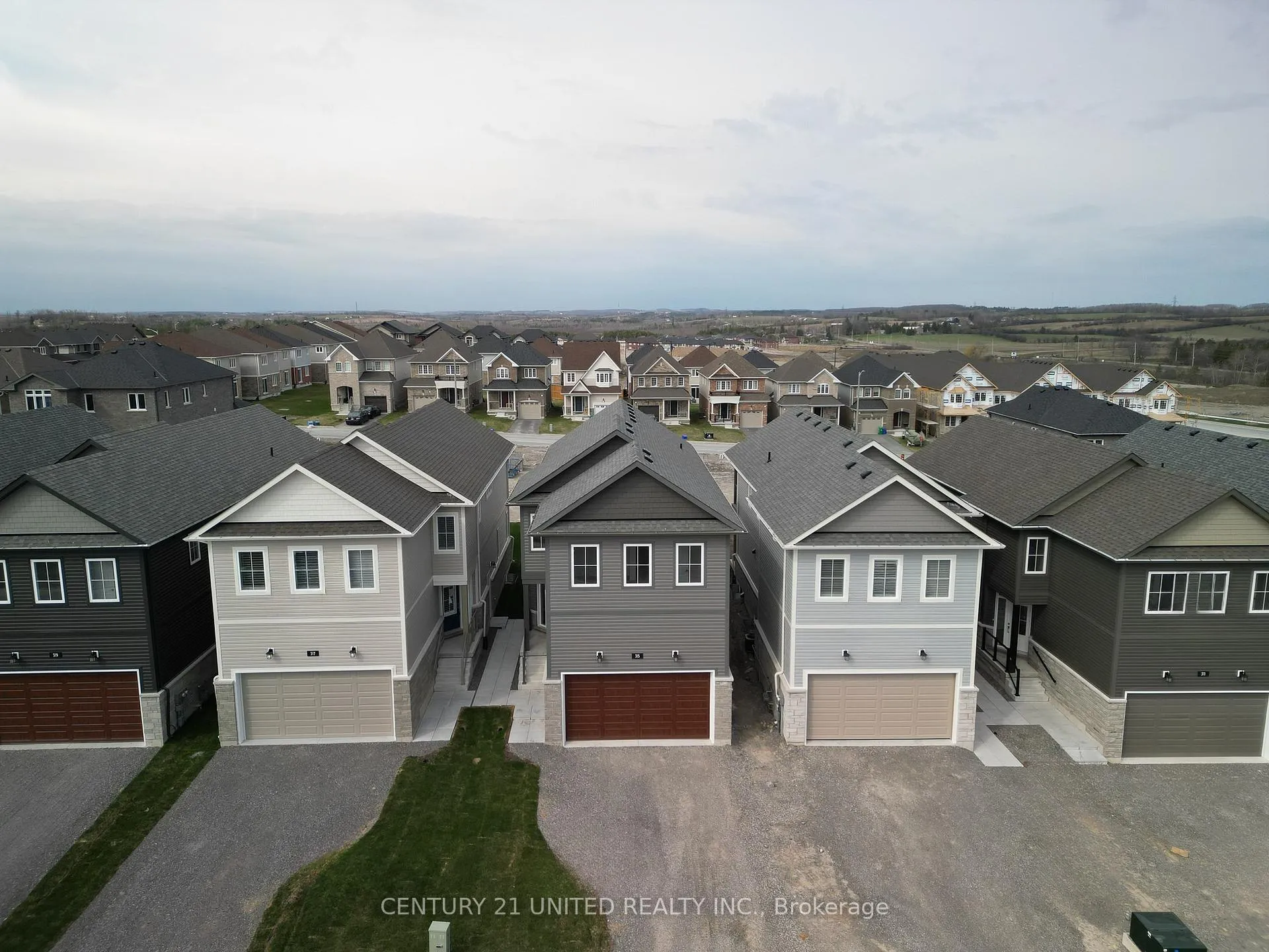 Photo 2 of 315 Mullighan Gardens, Peterborough, Monaghan Ward 2 — HOMEH