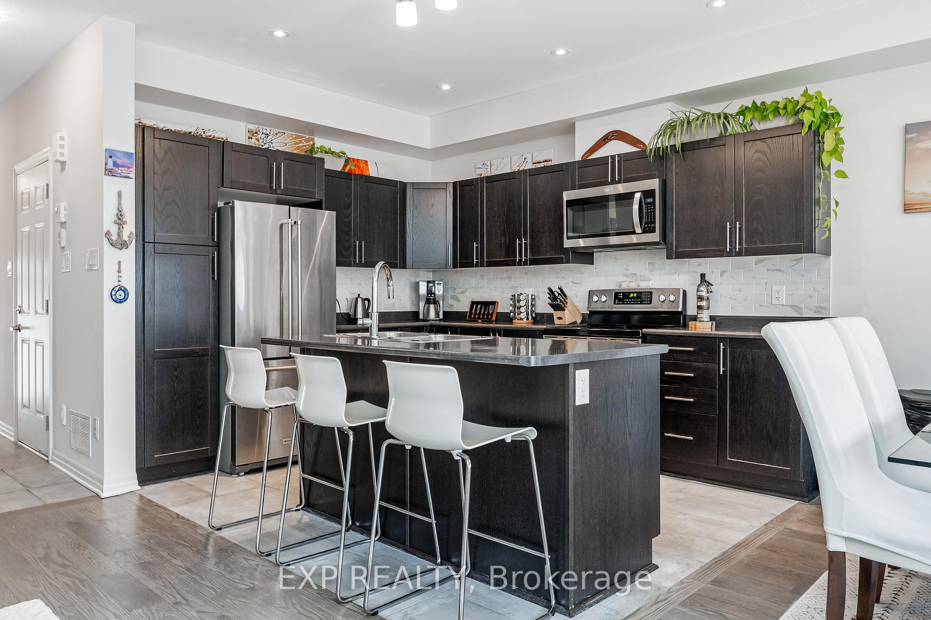 Photo 4 of 145 Overberg Way, Ottawa, Kanata - Emerald Meadows/Trailwest — HOMEH