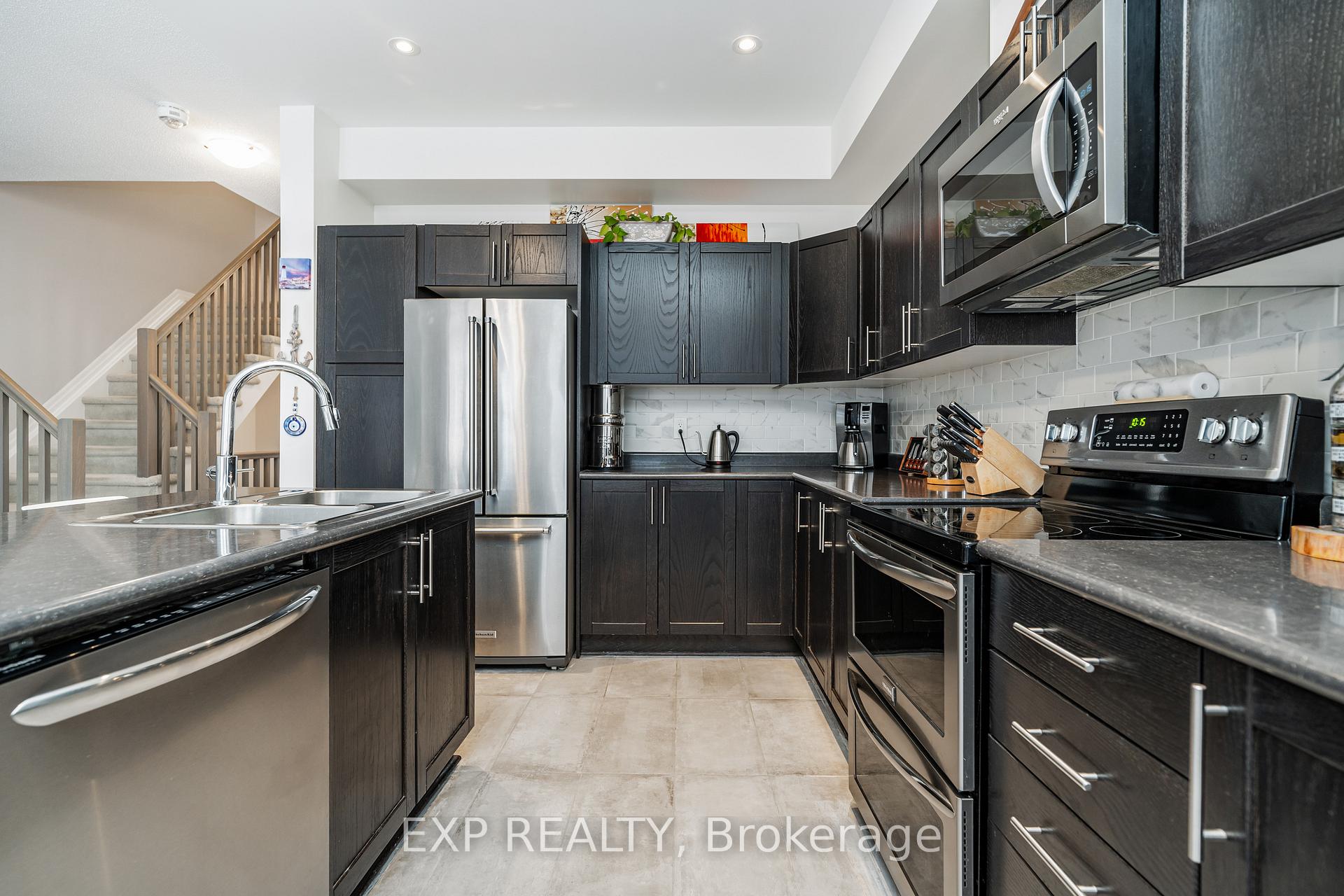 Photo 5 of 145 Overberg Way, Ottawa, Kanata - Emerald Meadows/Trailwest — HOMEH