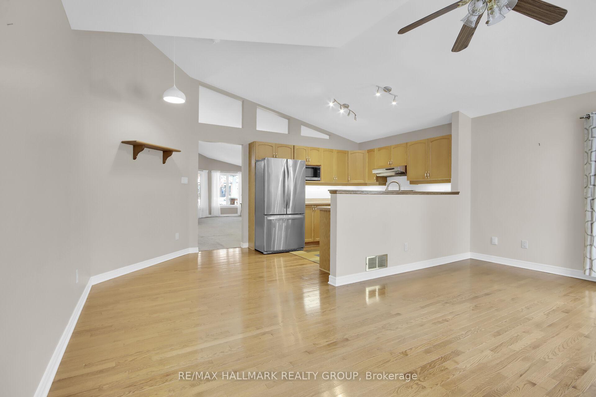Photo 10 of 86 Waterthrush Crescent, Ottawa, Kanata - Bridlewood — HOMEH