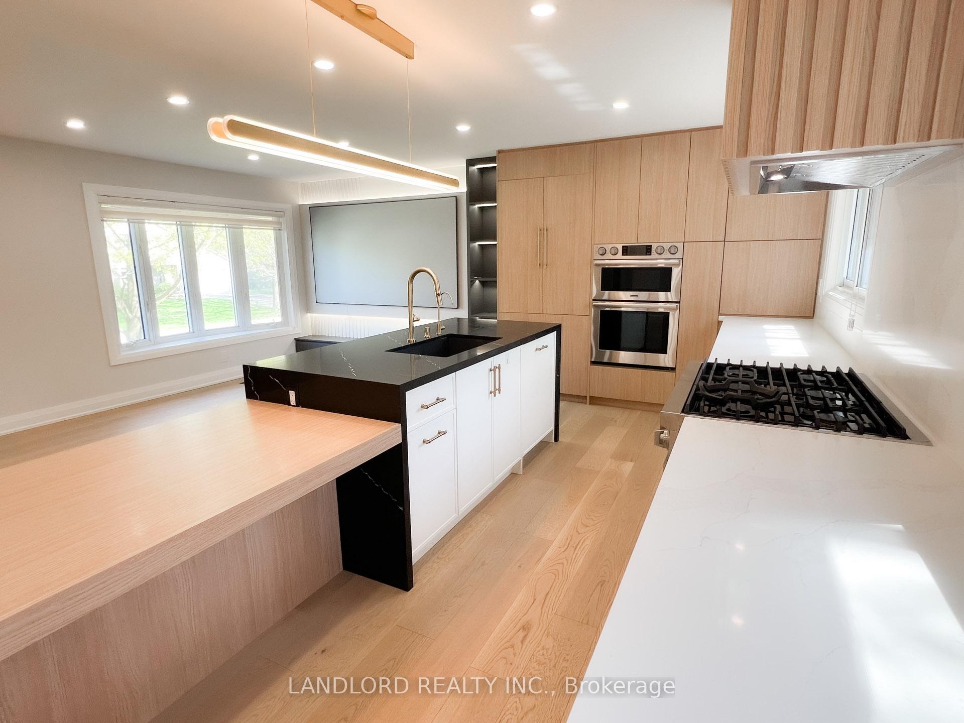 Photo 1 of 34 Sir Brandiles Place, Markham, Markham Village — HOMEH
