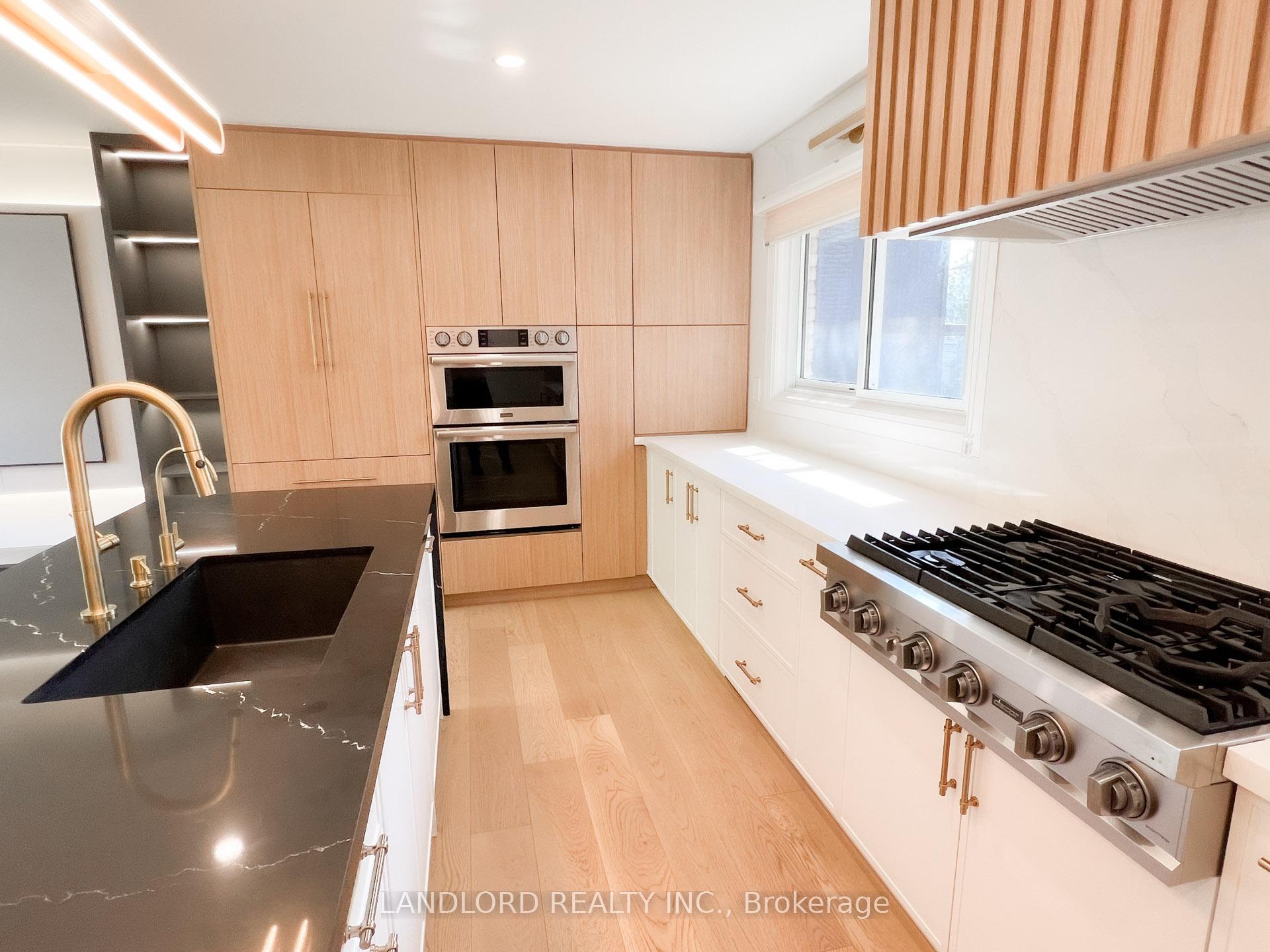 Photo 2 of 34 Sir Brandiles Place, Markham, Markham Village — HOMEH