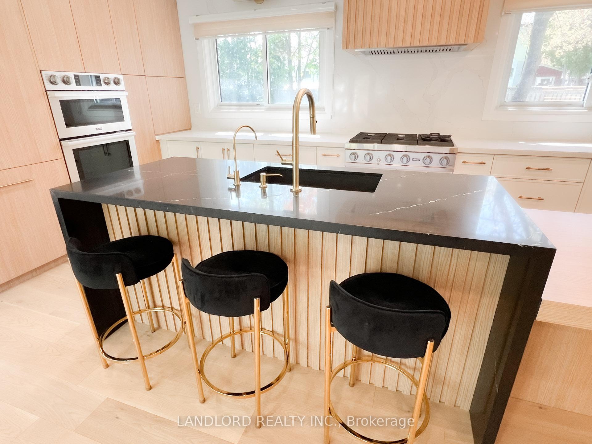 Photo 3 of 34 Sir Brandiles Place, Markham, Markham Village — HOMEH